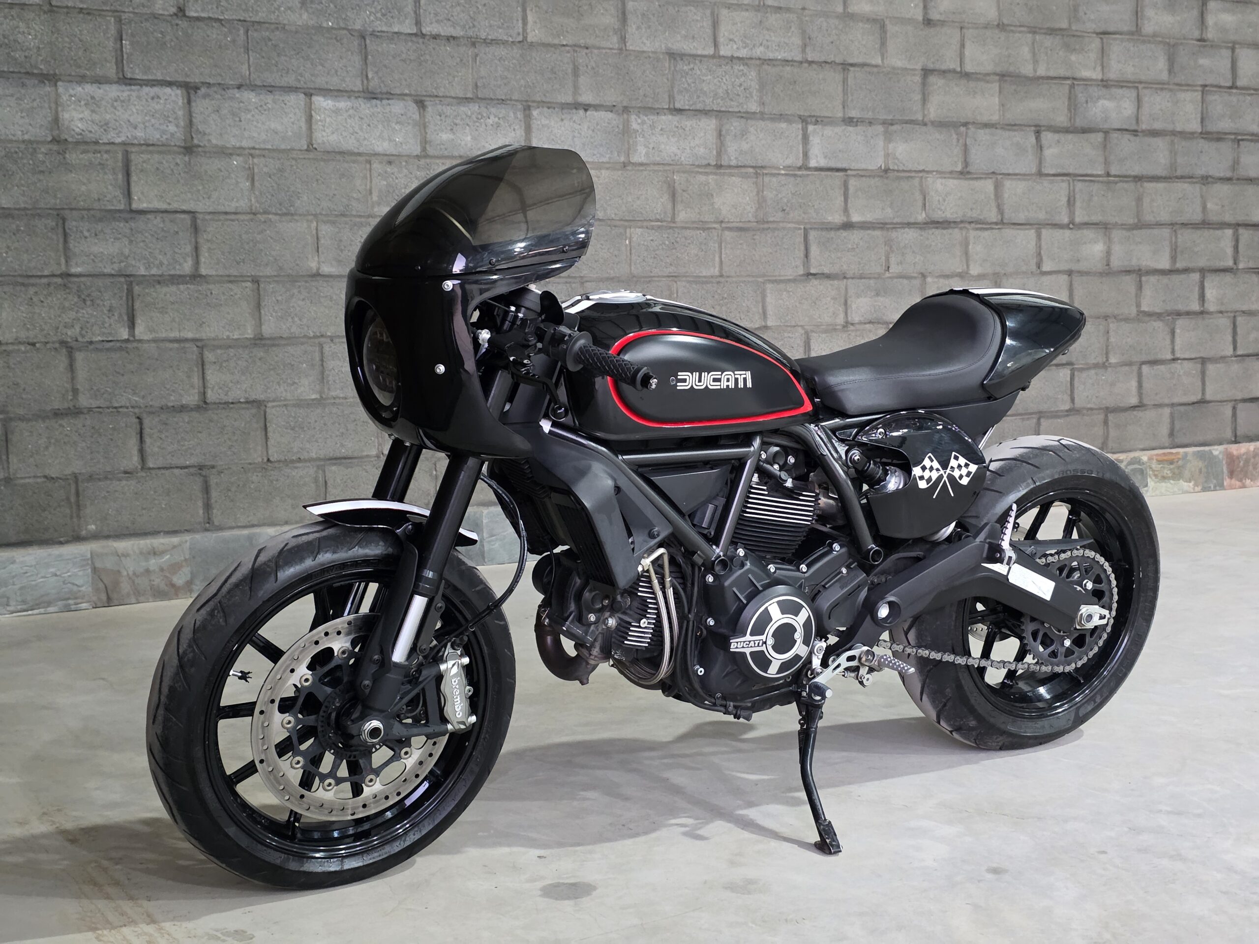 
								Ducati 800 Scrambler full									