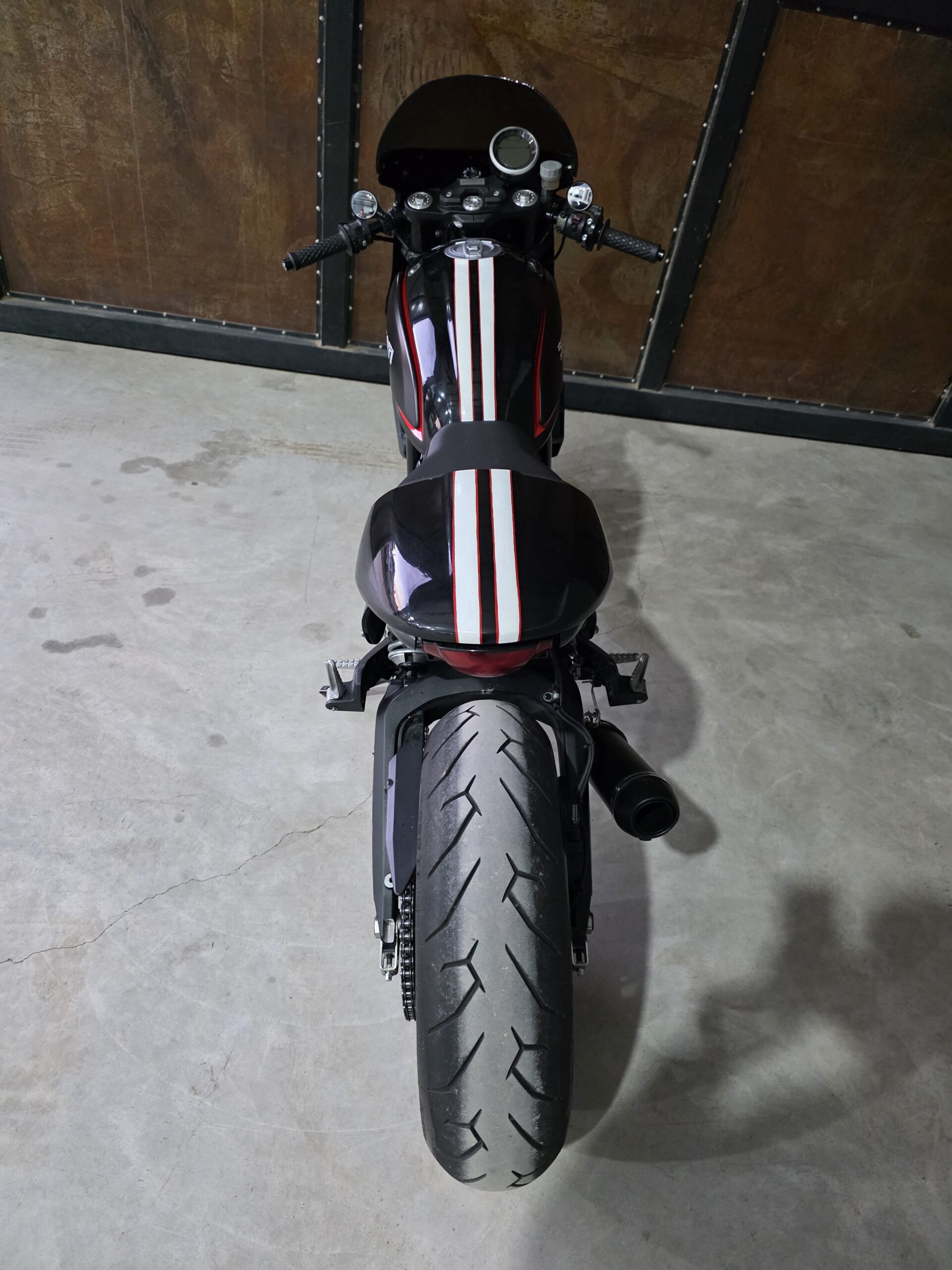
								Ducati 800 Scrambler full									