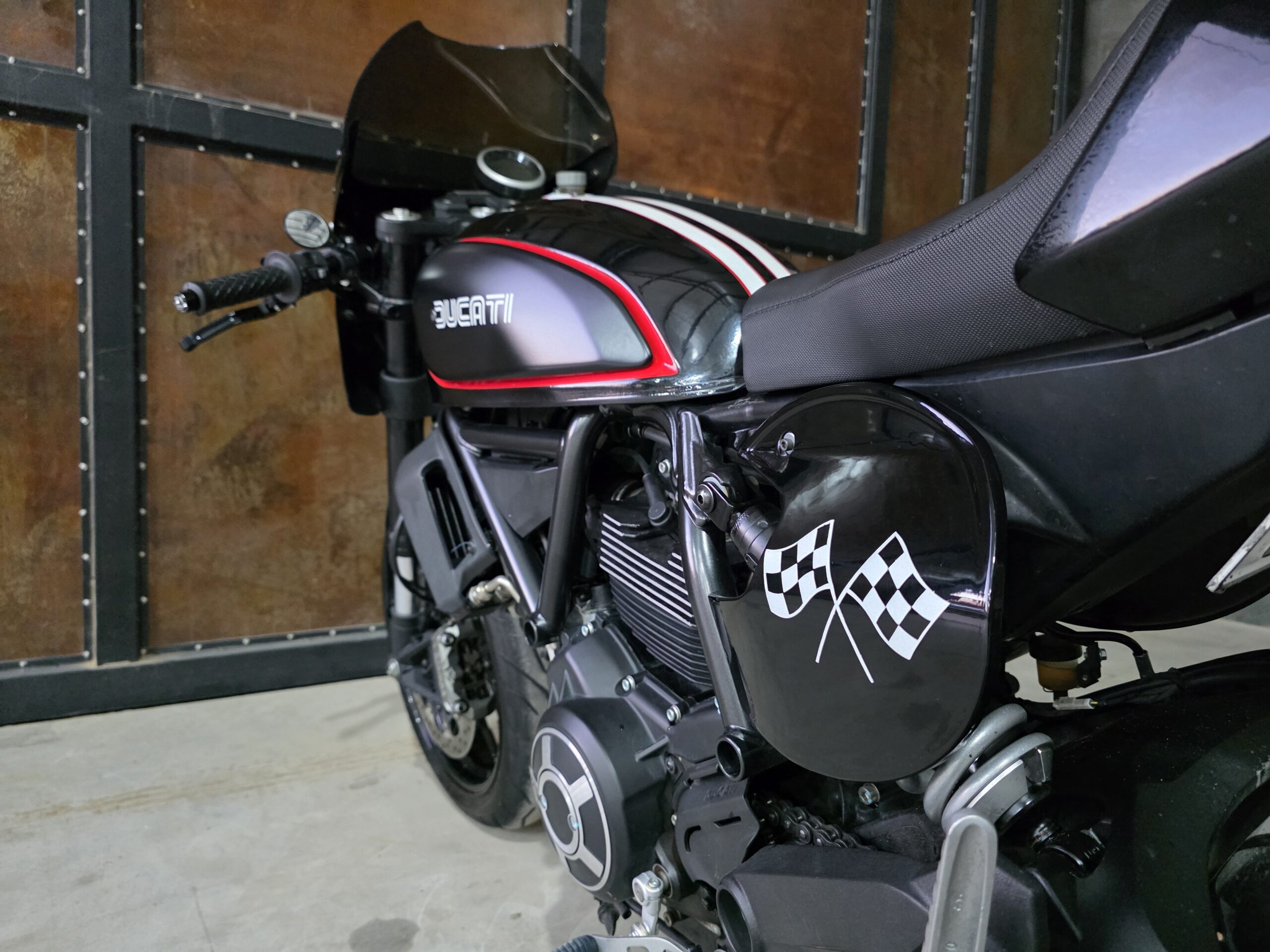 
								Ducati 800 Scrambler full									