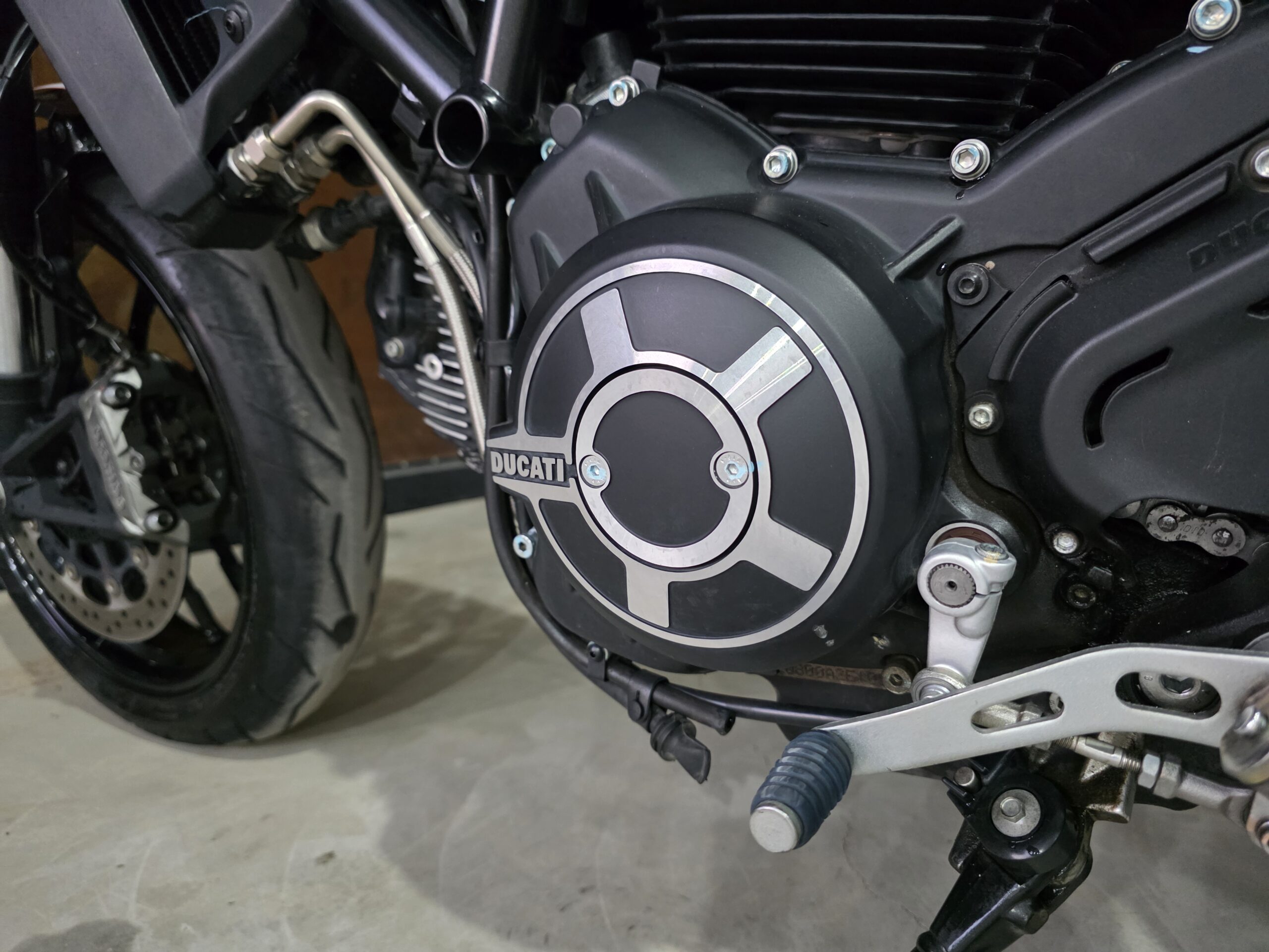 
								Ducati 800 Scrambler full									