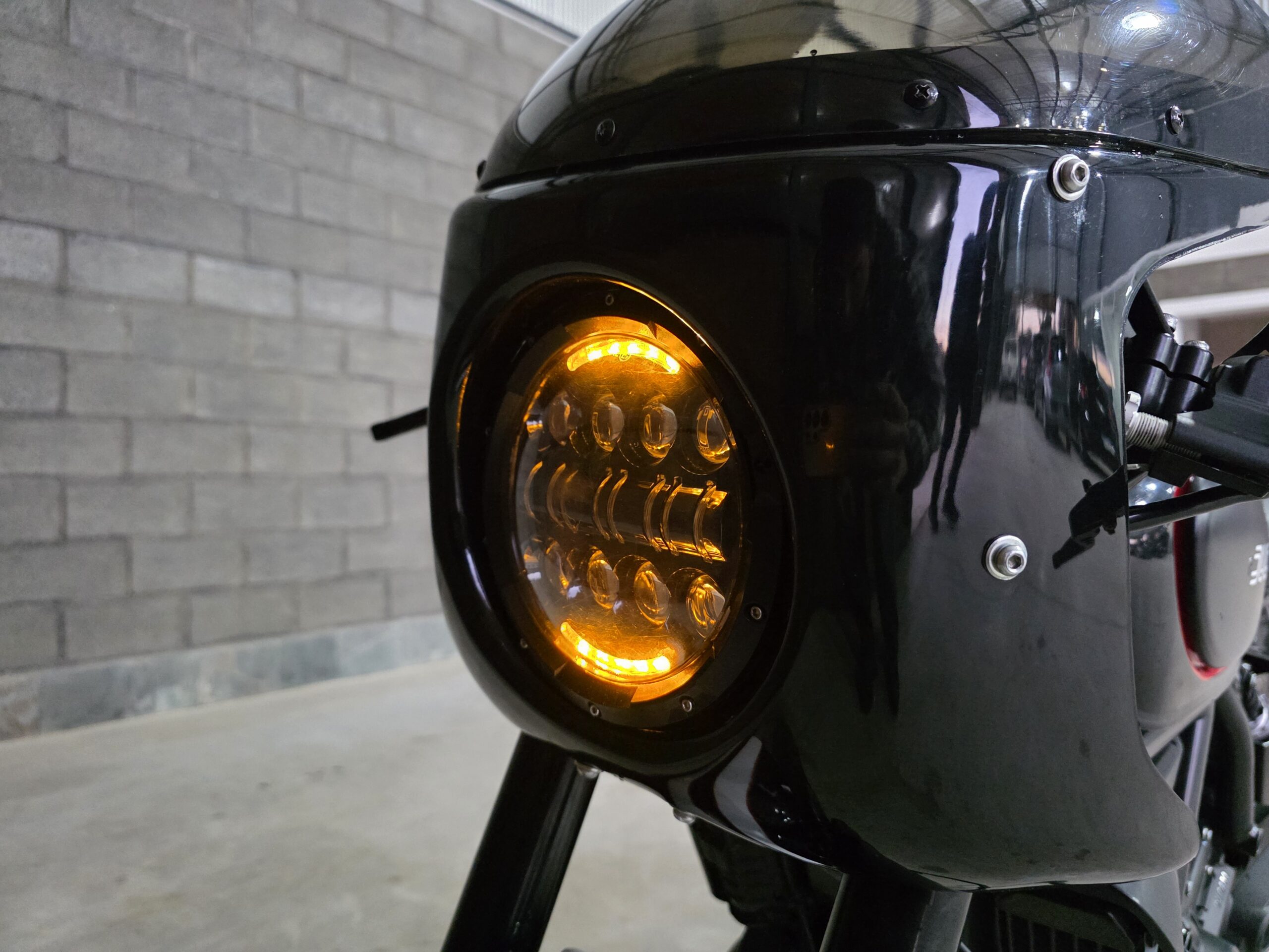 
								Ducati 800 Scrambler full									