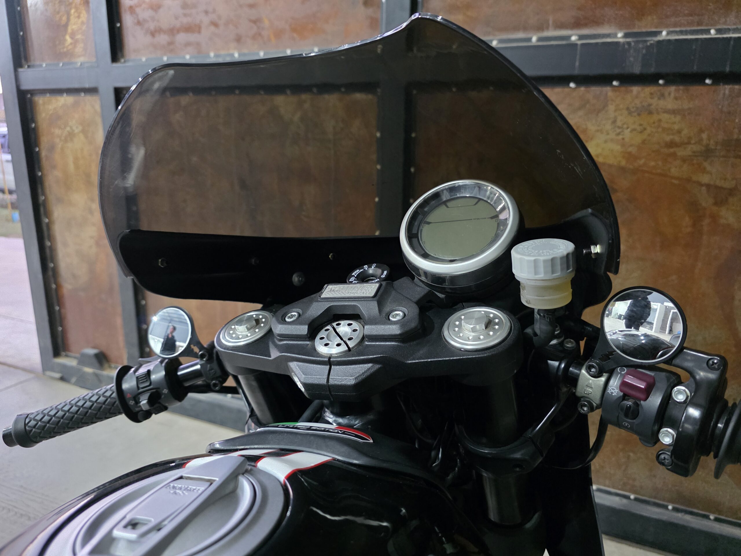 
								Ducati 800 Scrambler full									