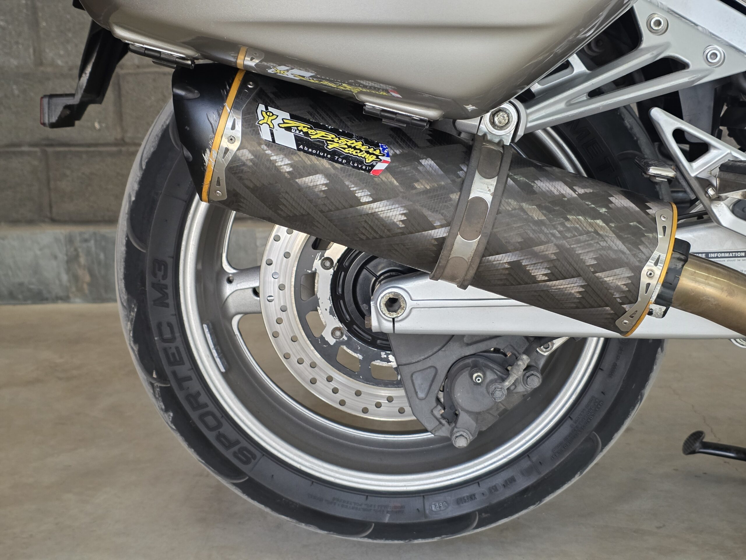 
								Yamaha FJR 1300 full									