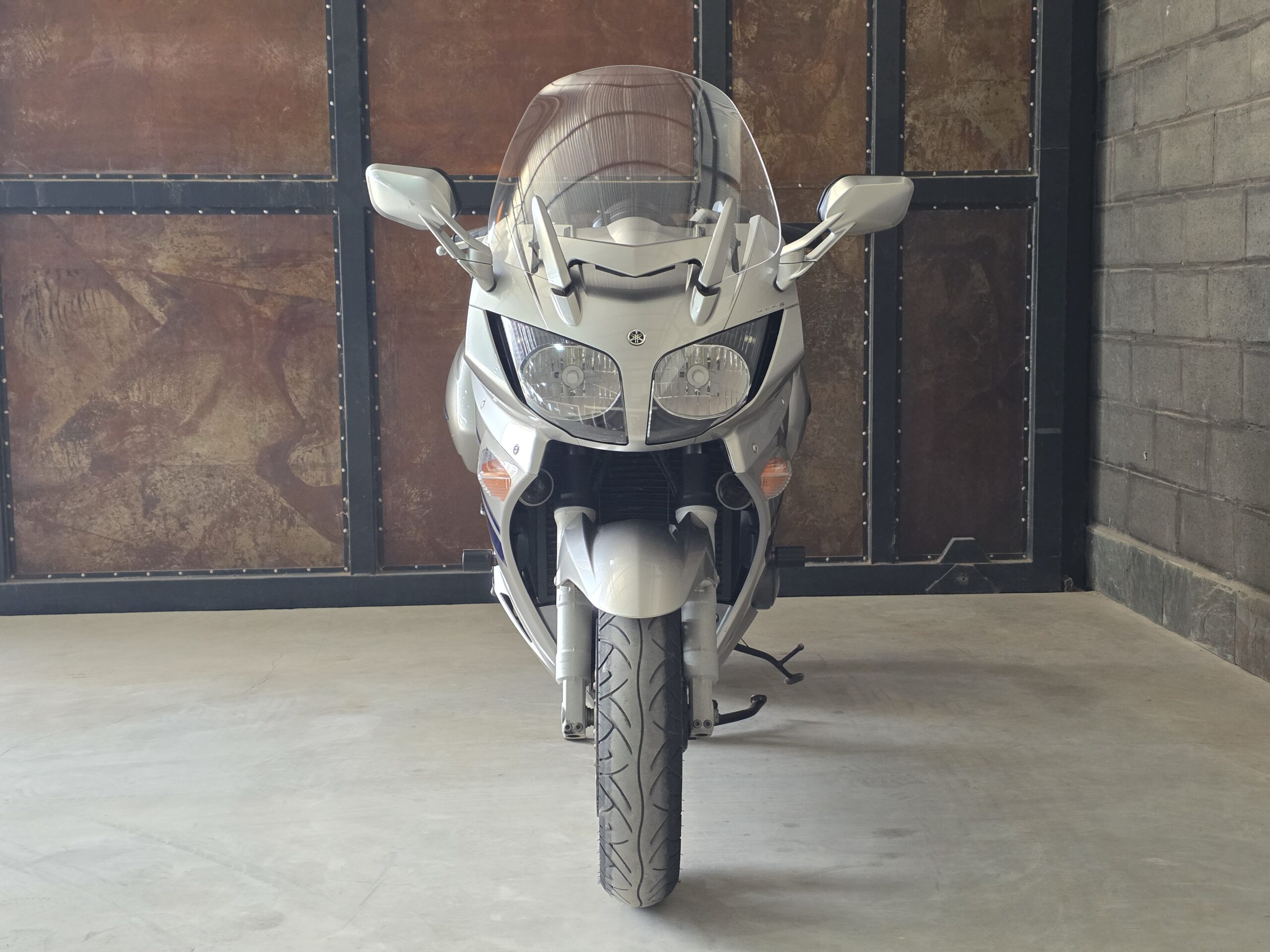 
								Yamaha FJR 1300 full									