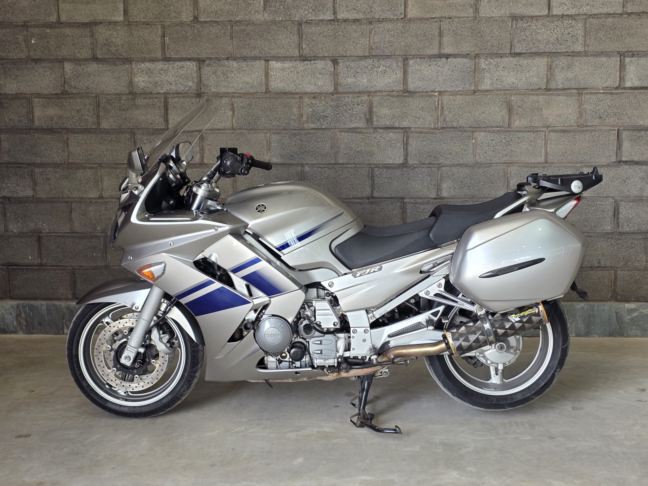 
								Yamaha FJR 1300 full									