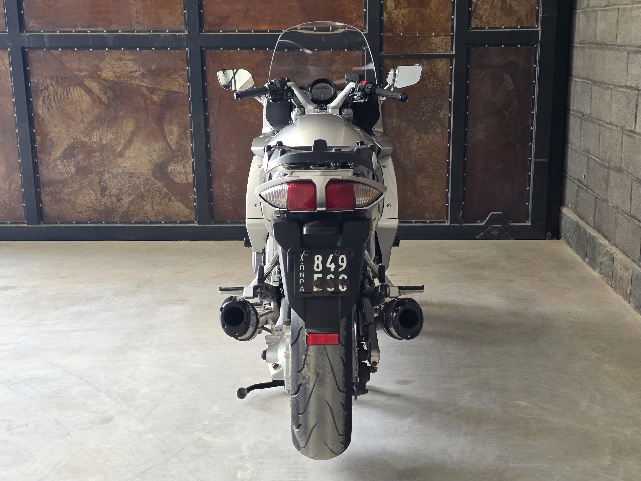 
								Yamaha FJR 1300 full									
