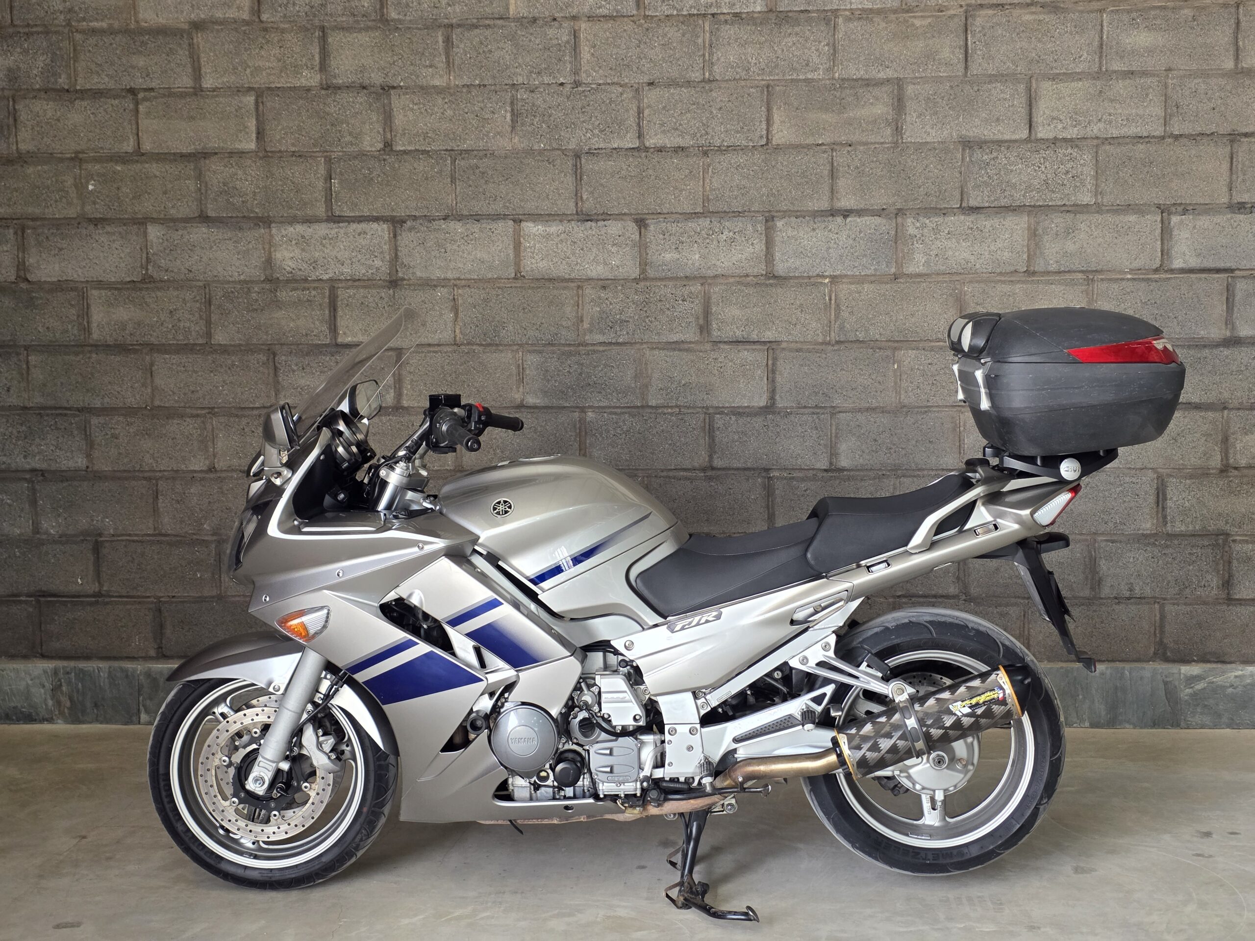 
								Yamaha FJR 1300 full									