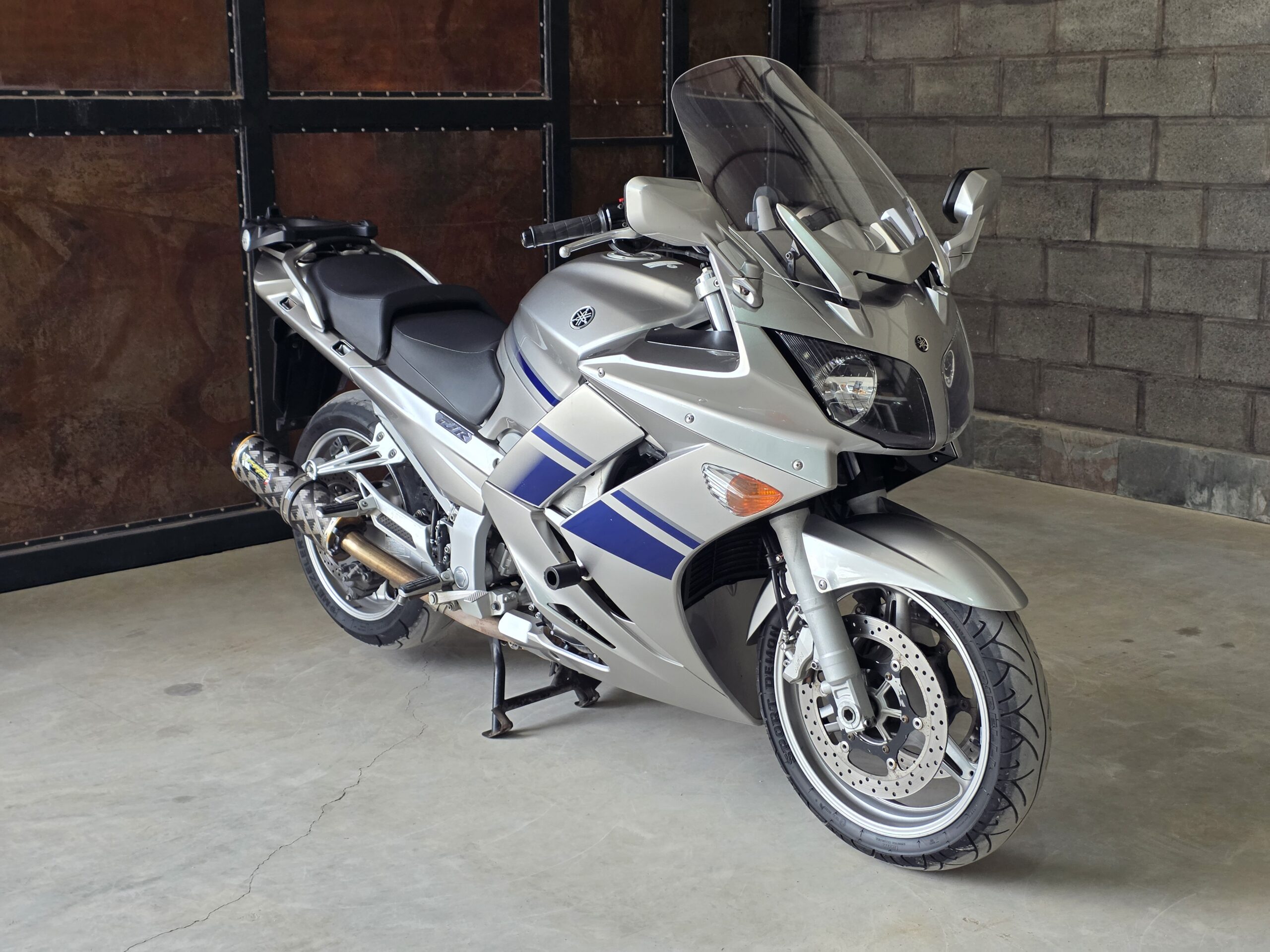 
								Yamaha FJR 1300 full									