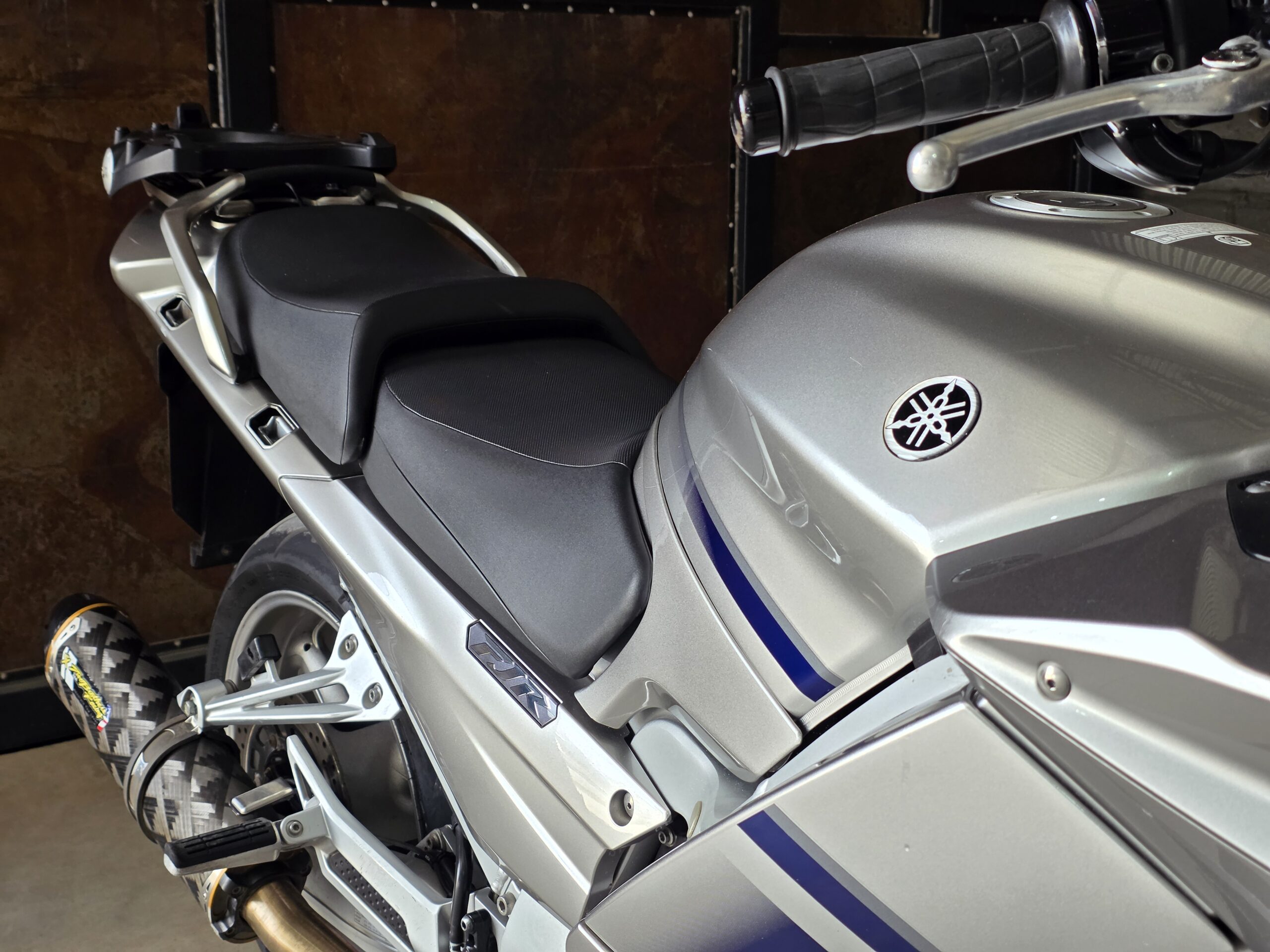 
								Yamaha FJR 1300 full									