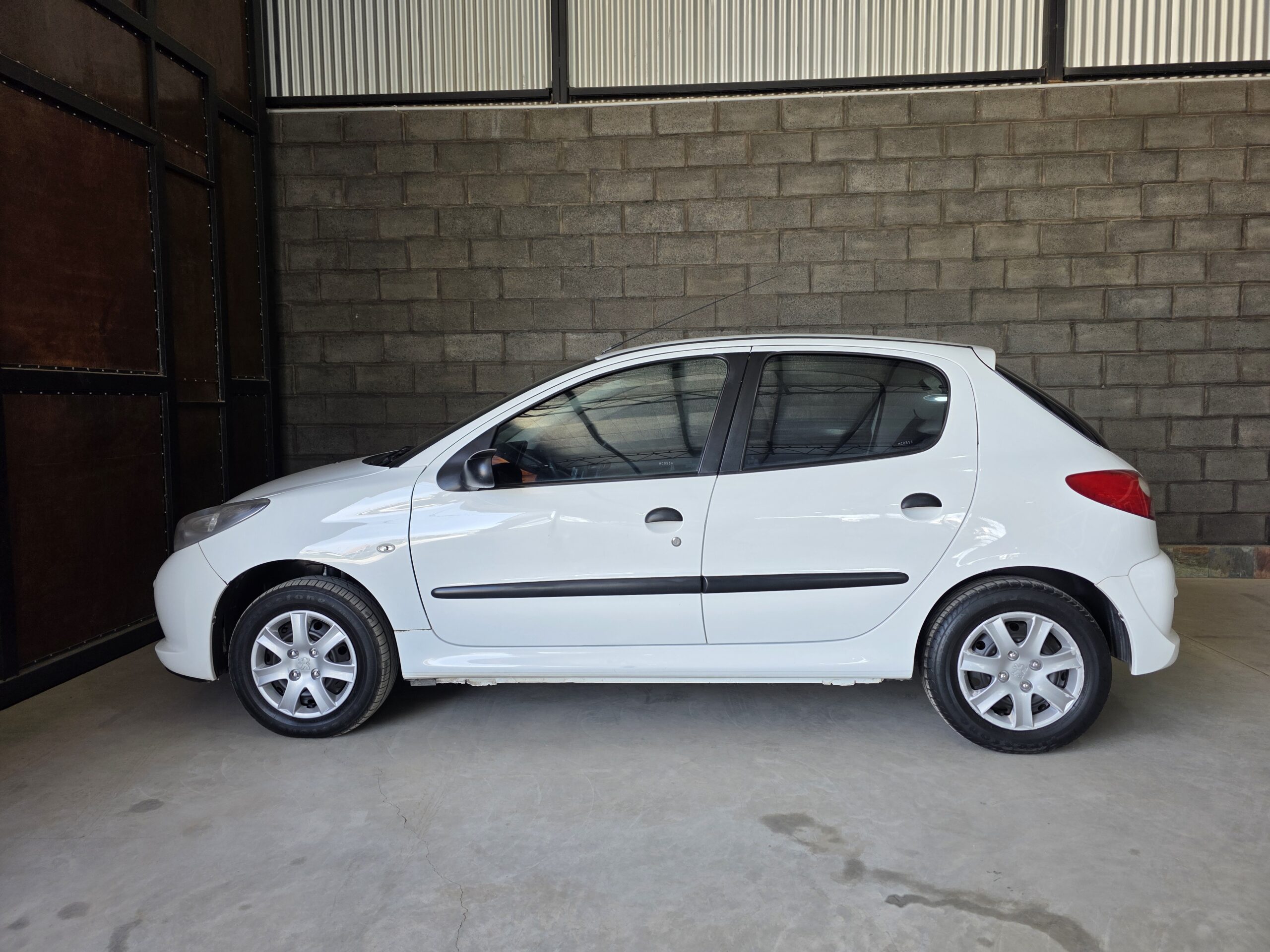 
								Peugeot 207 1.4 XS full									