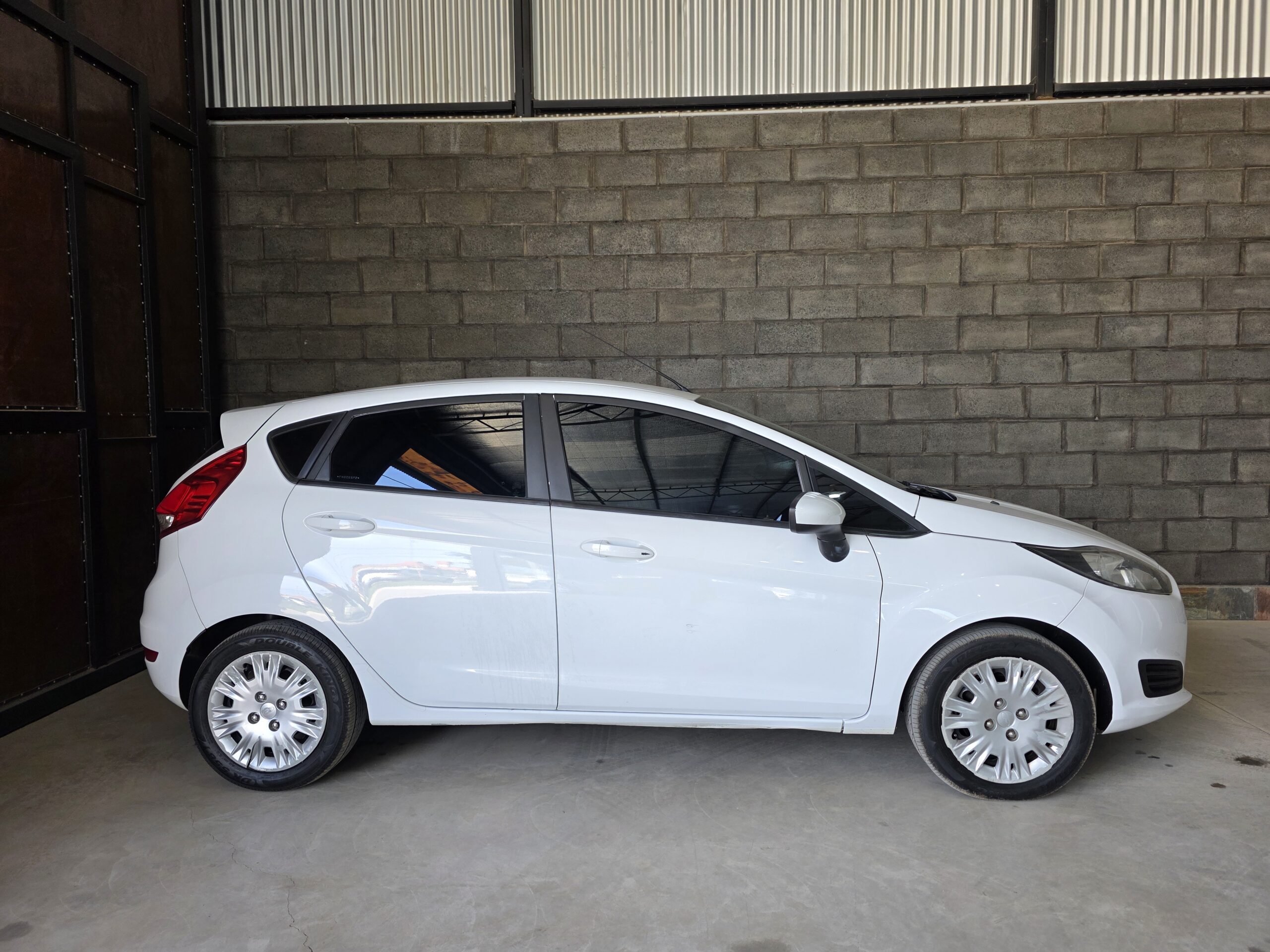 
								FORD FIESTA KINETIC S full									