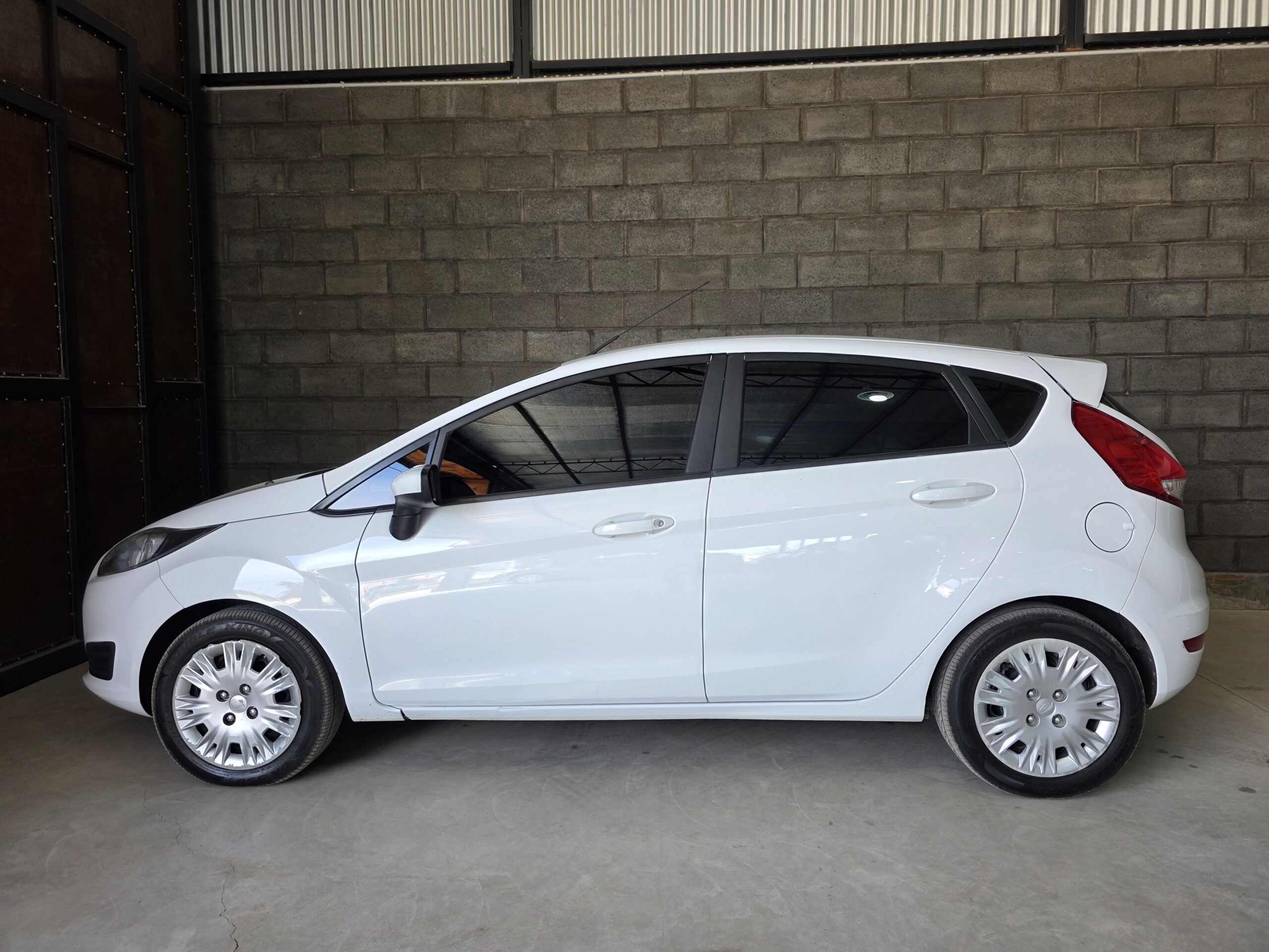 
								FORD FIESTA KINETIC S full									