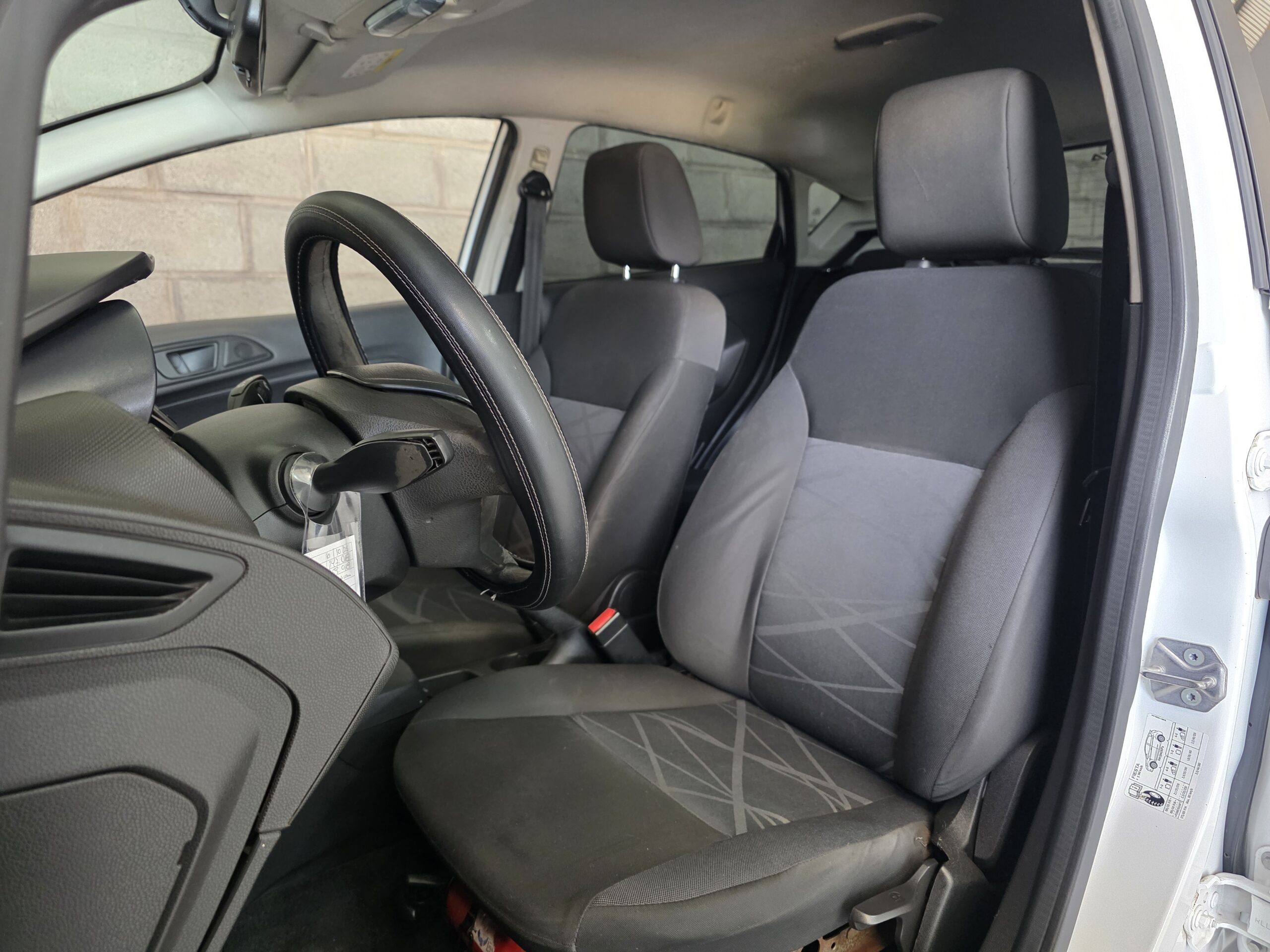 
								FORD FIESTA KINETIC S full									