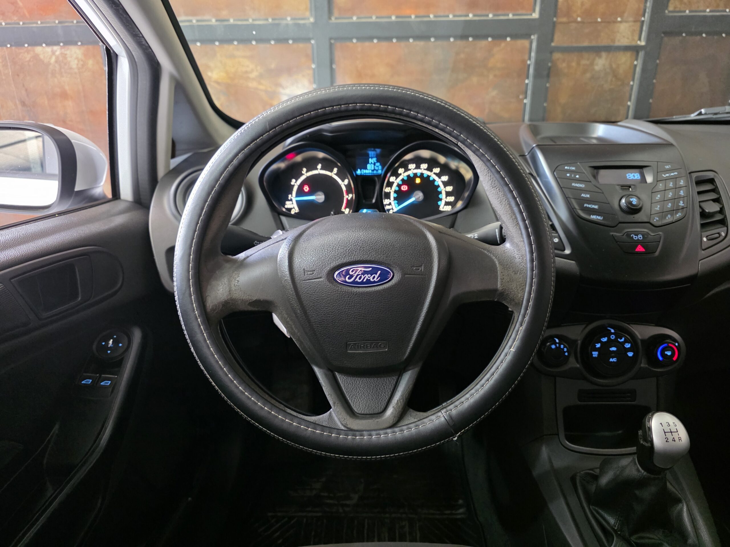 
								FORD FIESTA KINETIC S full									