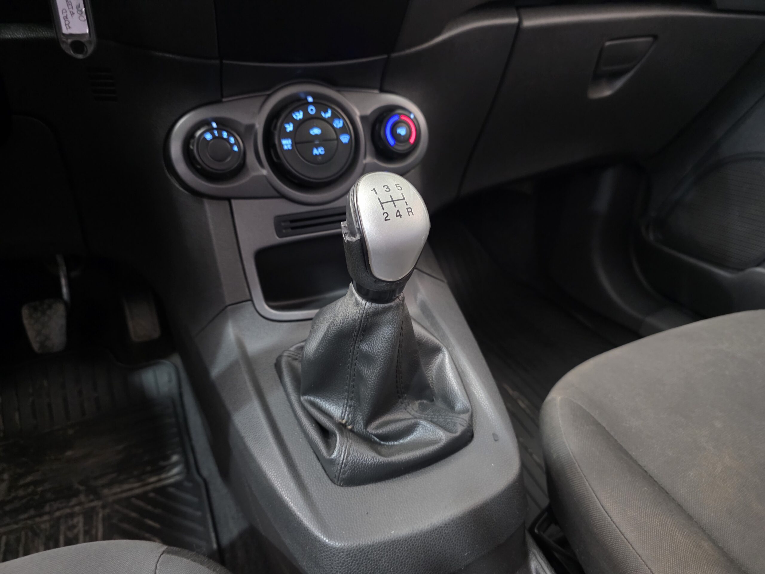 
								FORD FIESTA KINETIC S full									