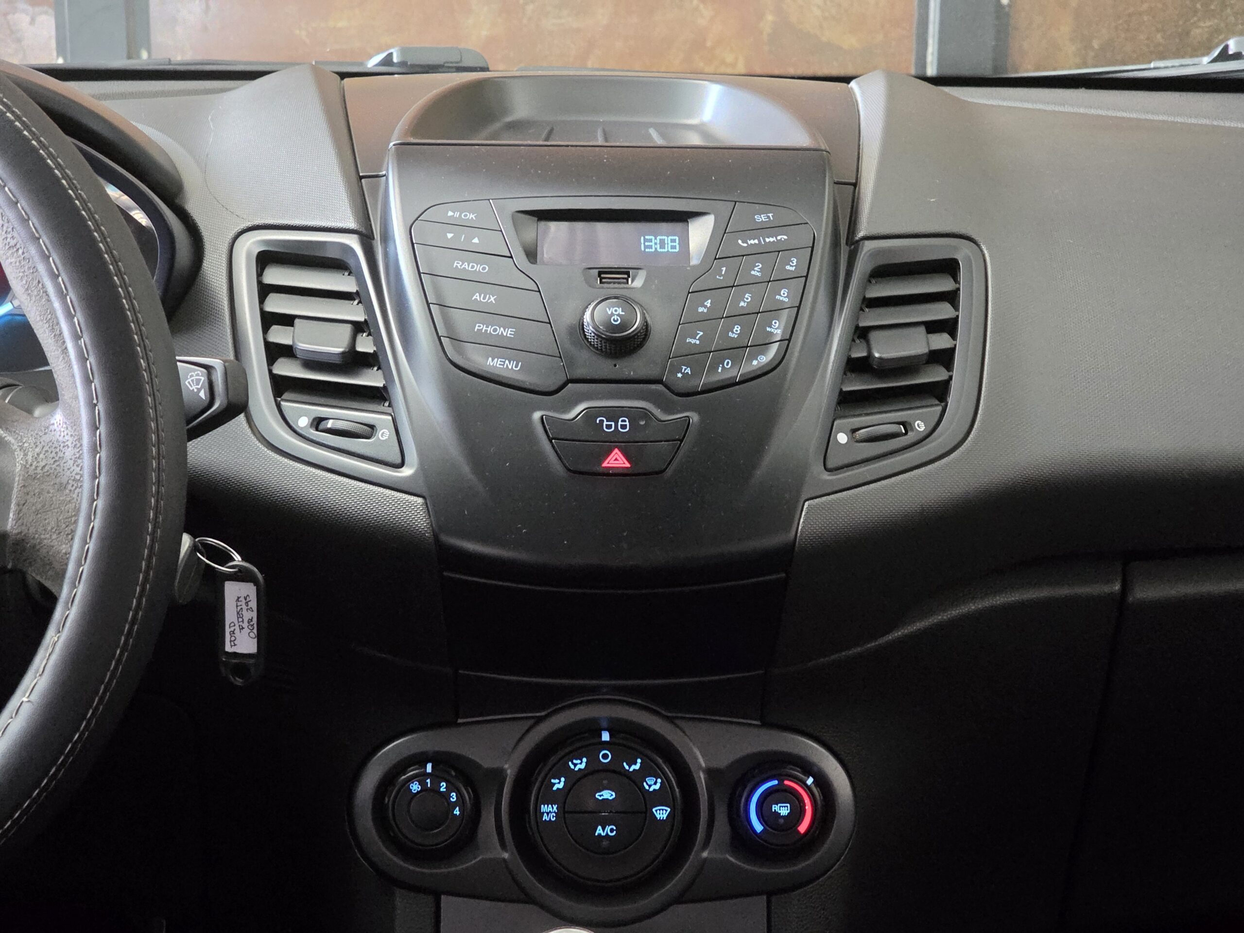 
								FORD FIESTA KINETIC S full									