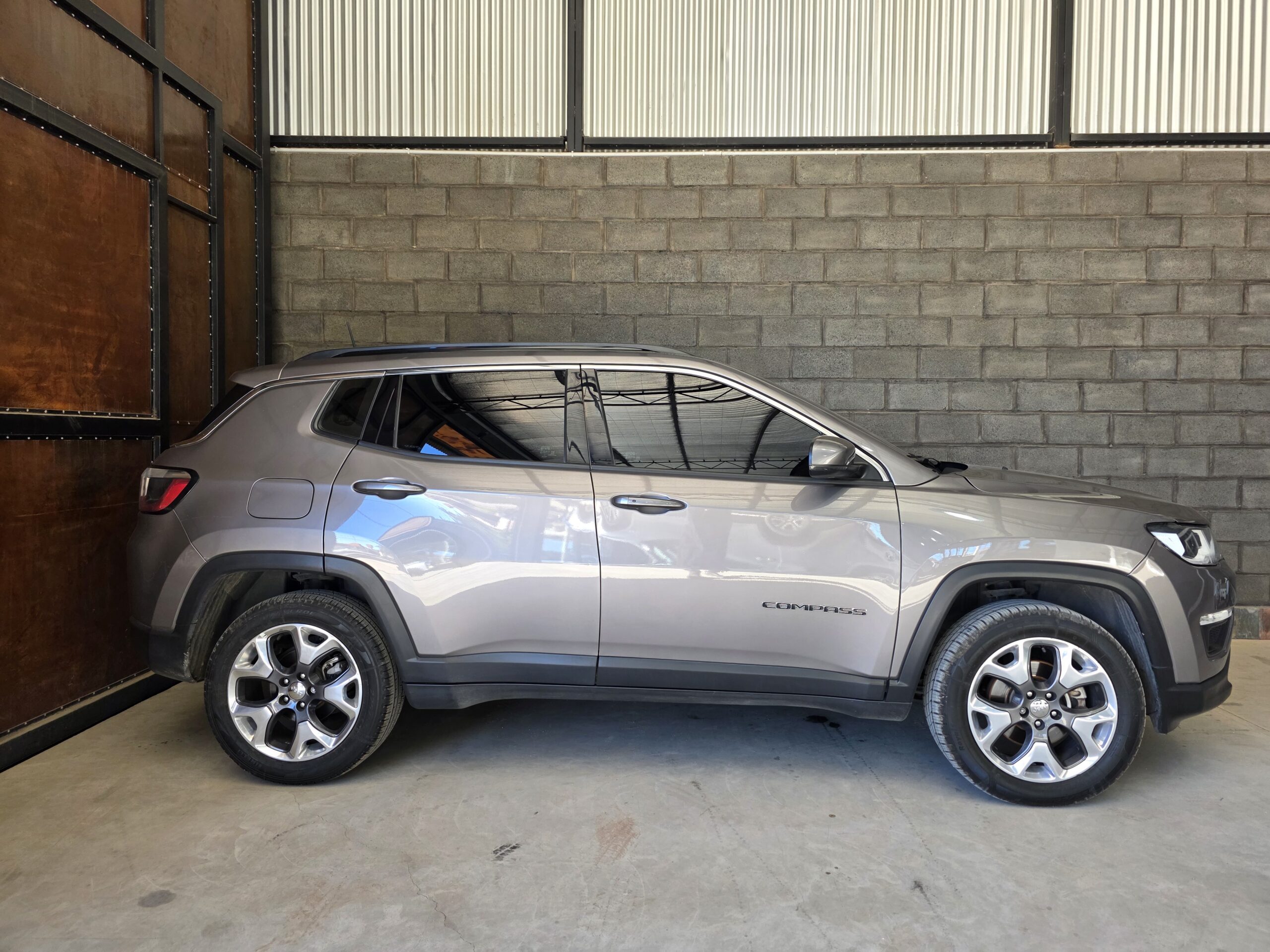 
								Jeep Compass full									