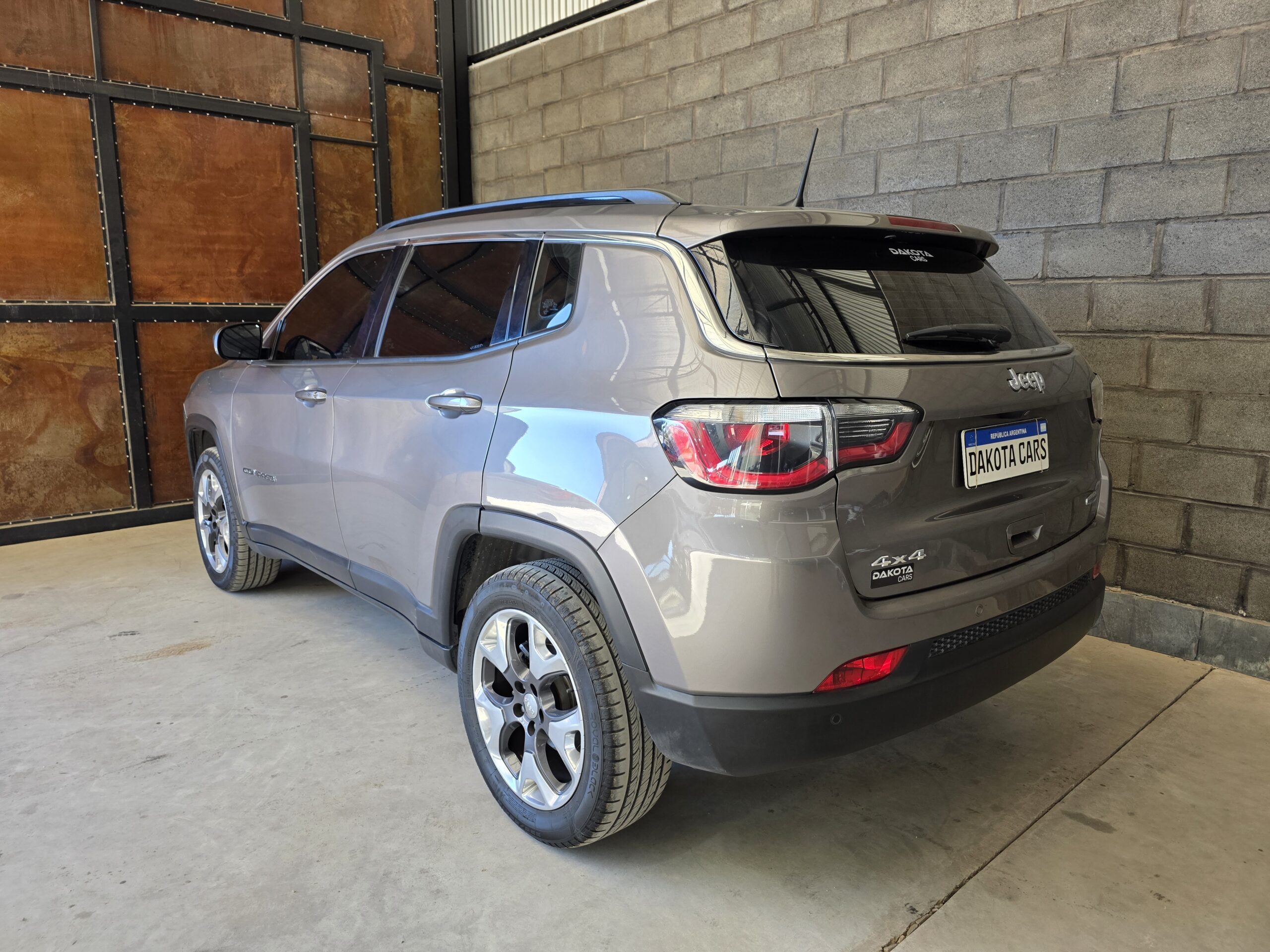 
								Jeep Compass full									