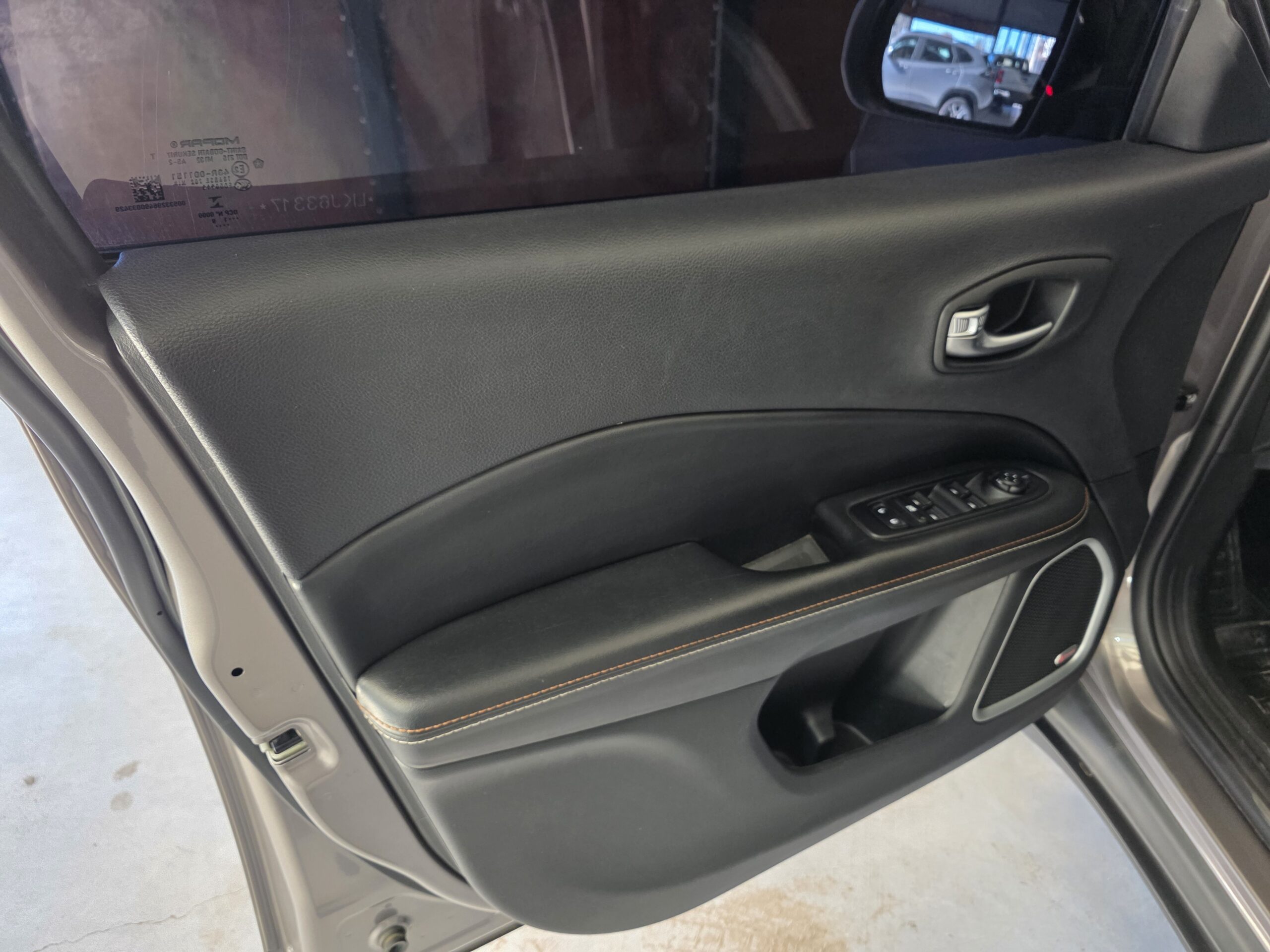
								Jeep Compass full									