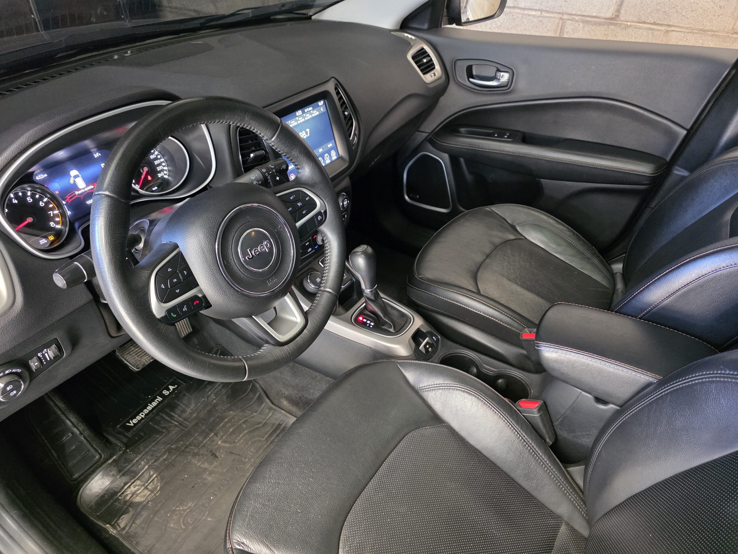 
								Jeep Compass full									