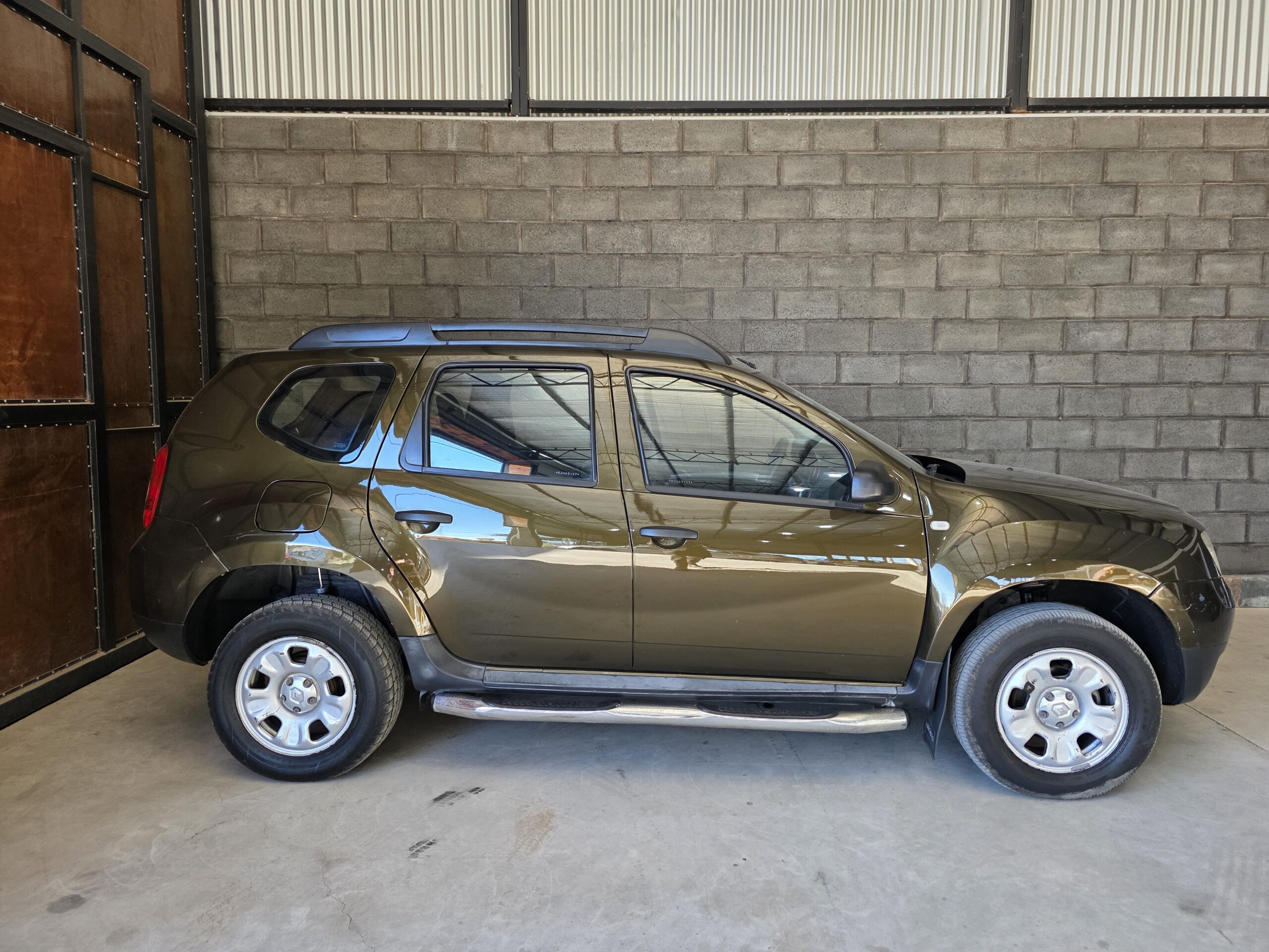 
								Renault Duster full									