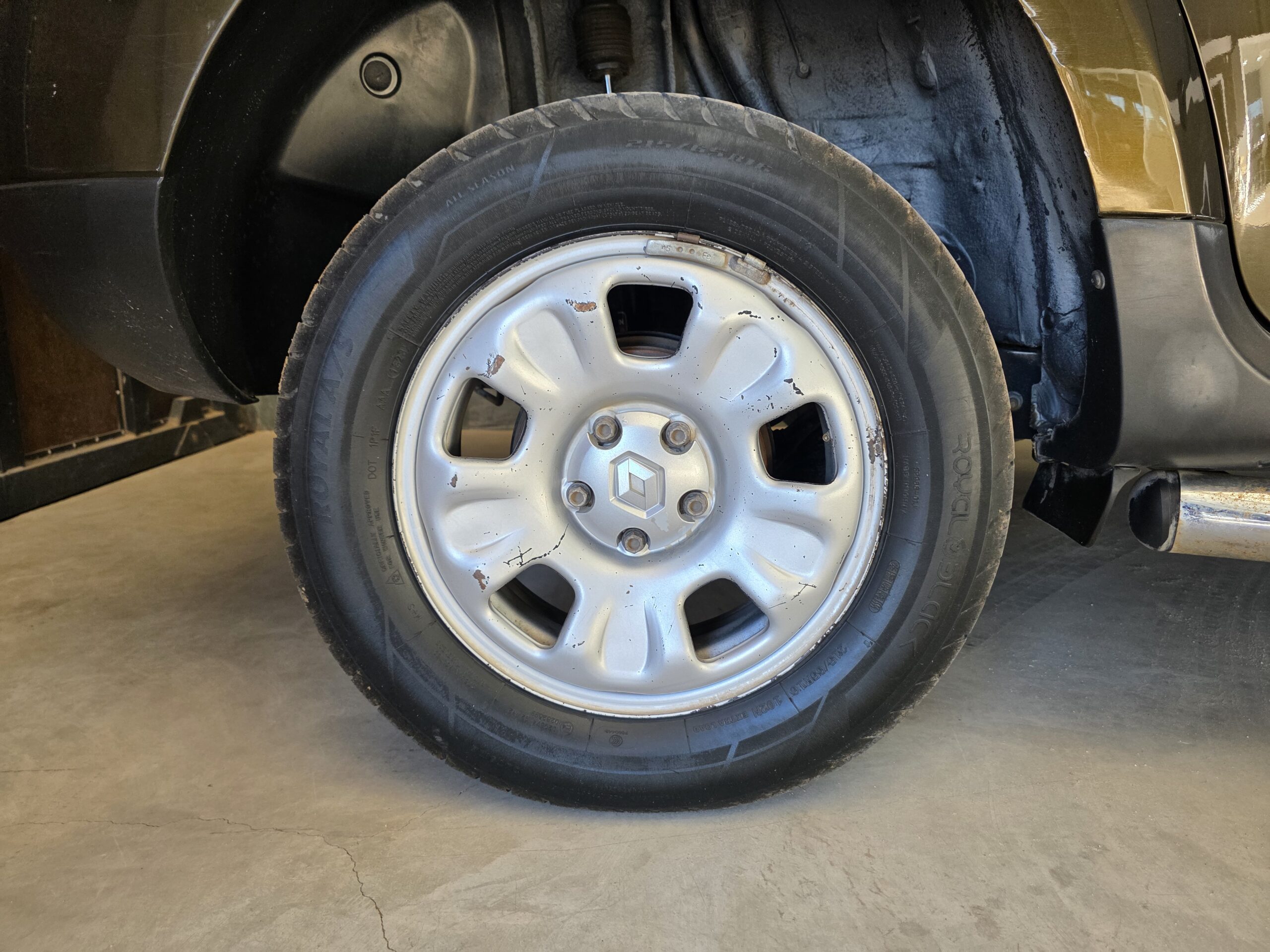 
								Renault Duster full									