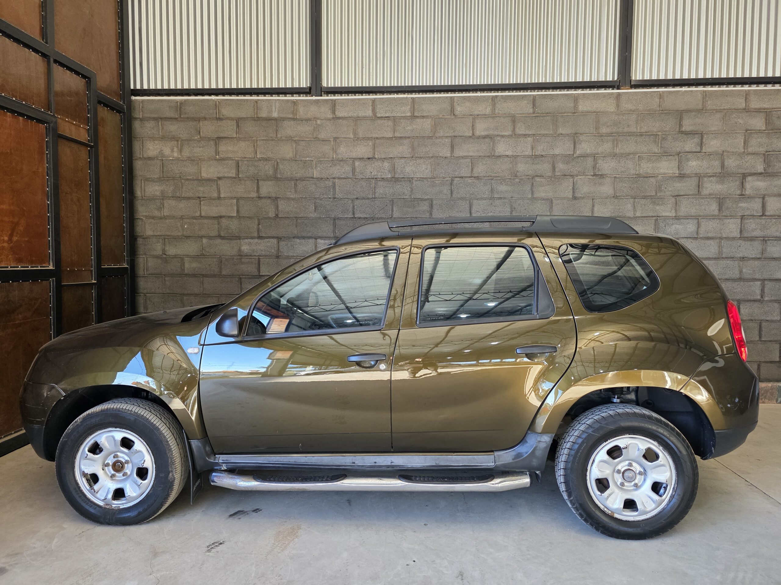 
								Renault Duster full									