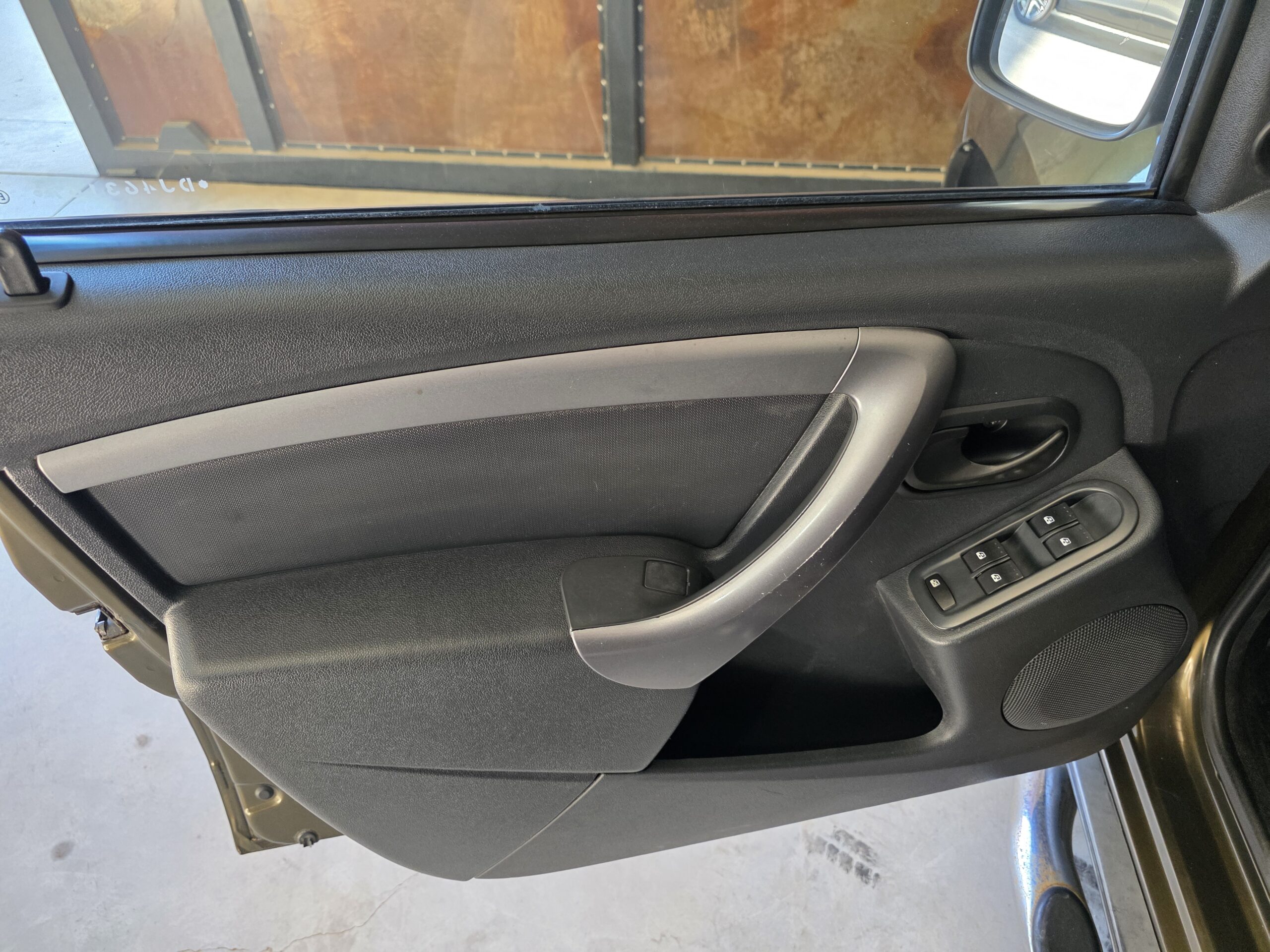 
								Renault Duster full									