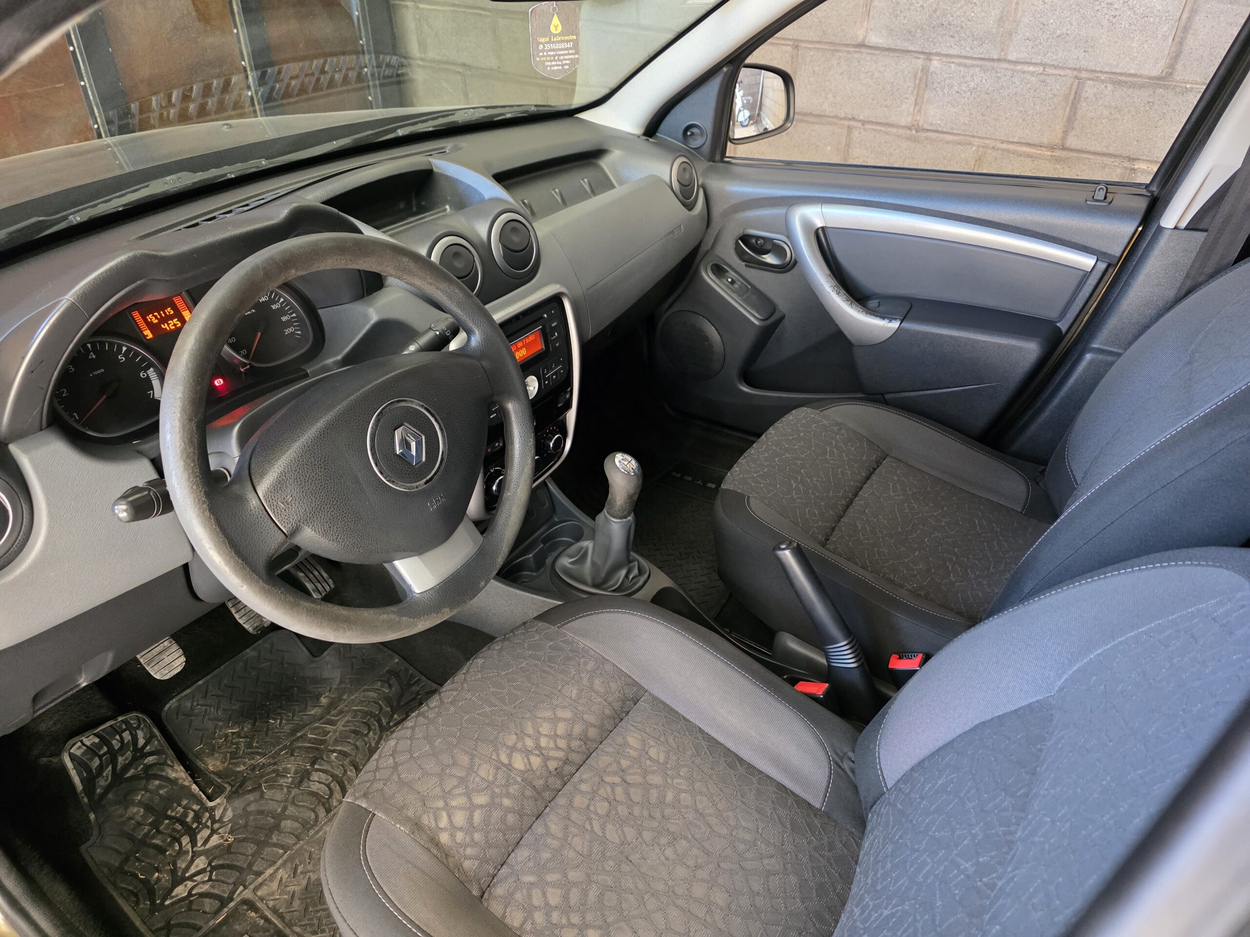 
								Renault Duster full									