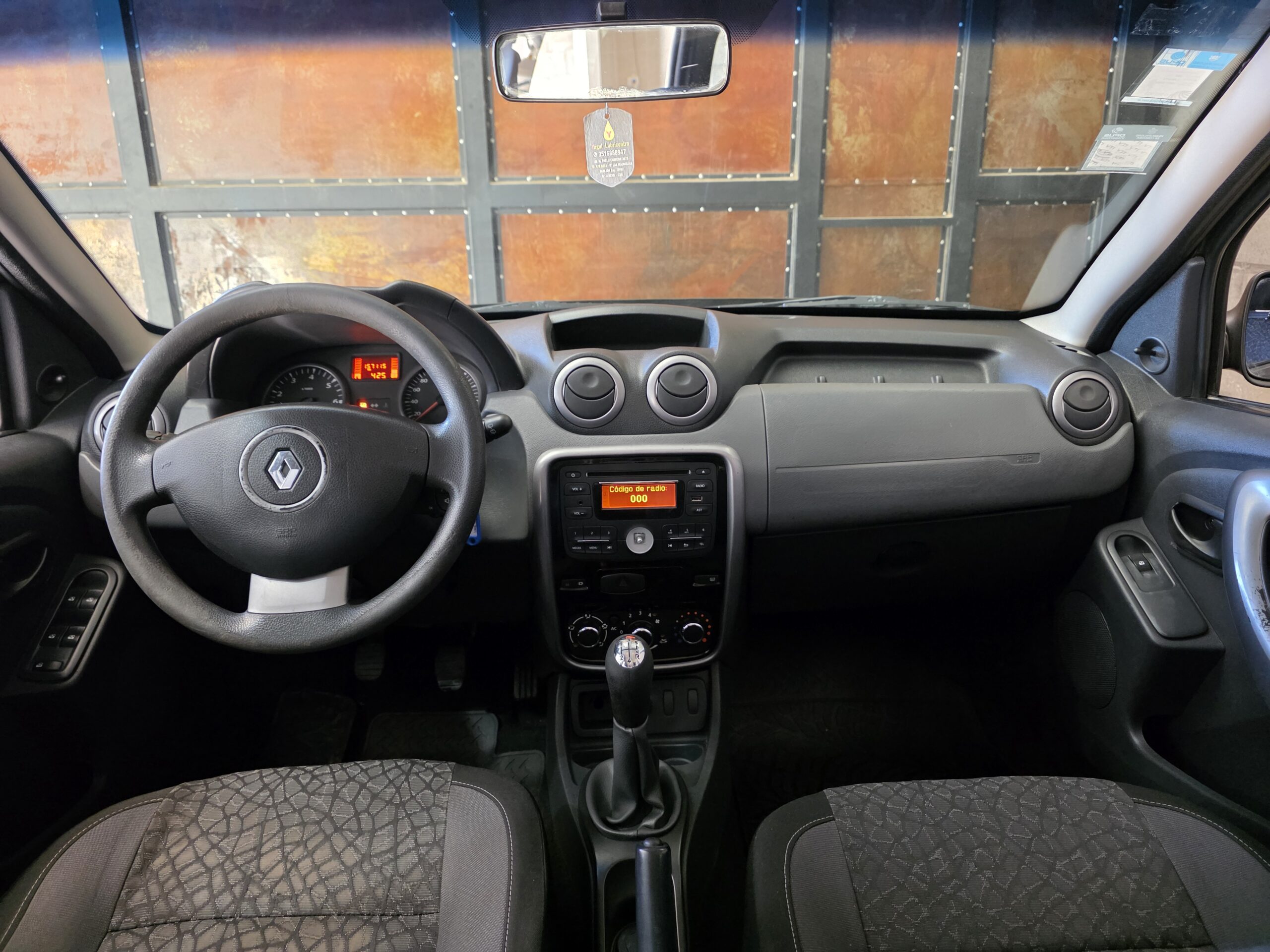 
								Renault Duster full									