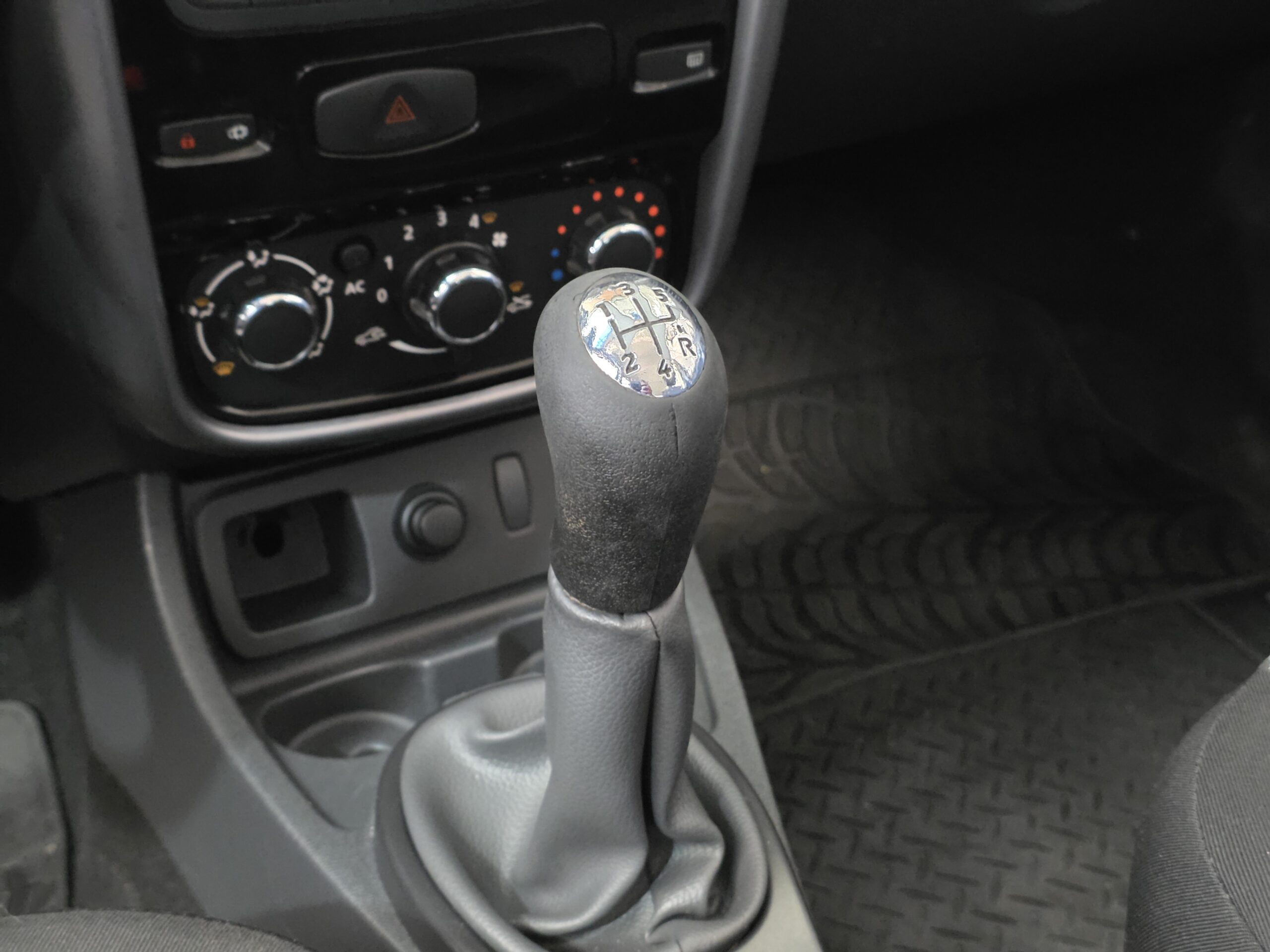 
								Renault Duster full									
