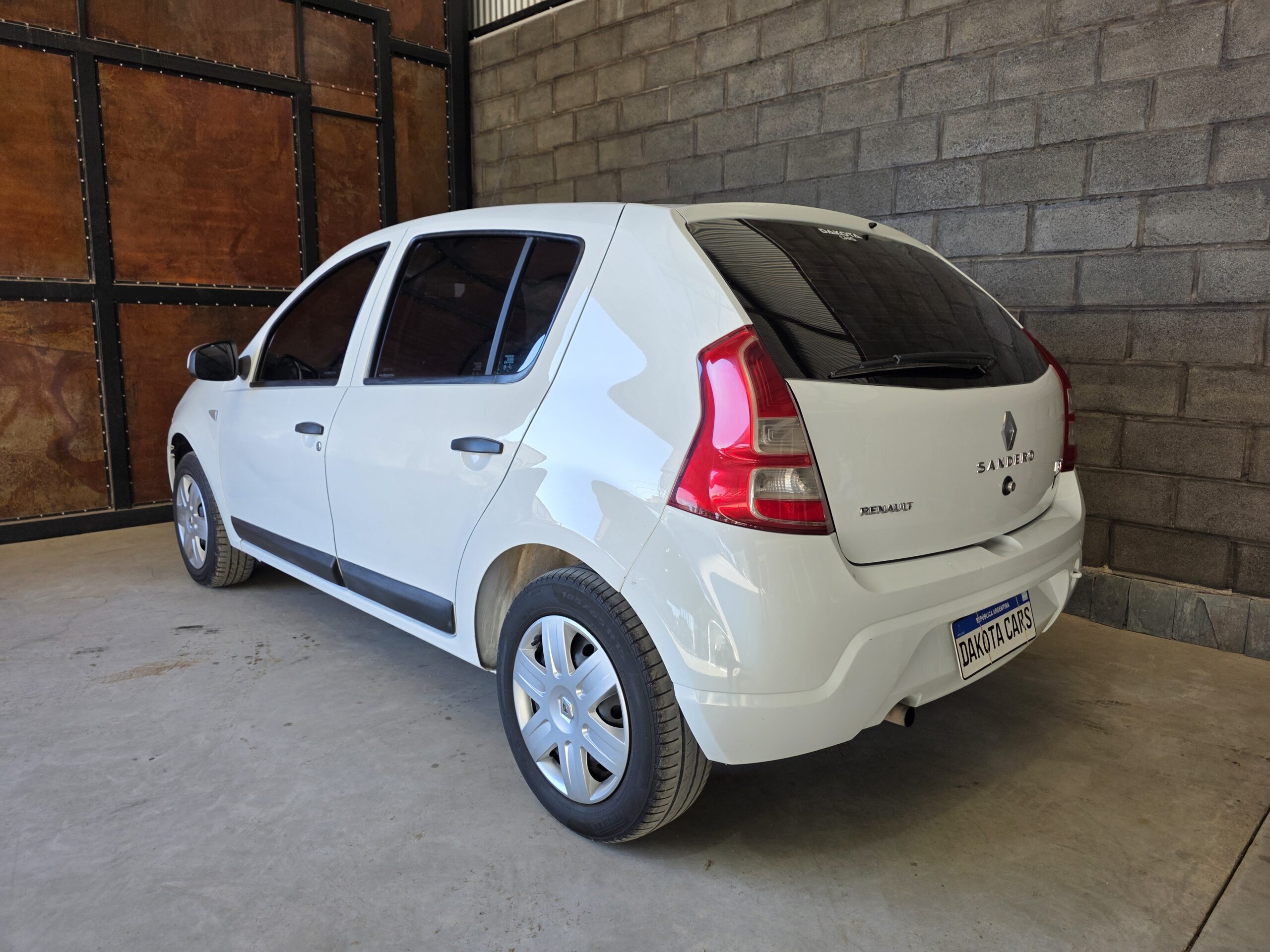 
								Renault Sandero full									