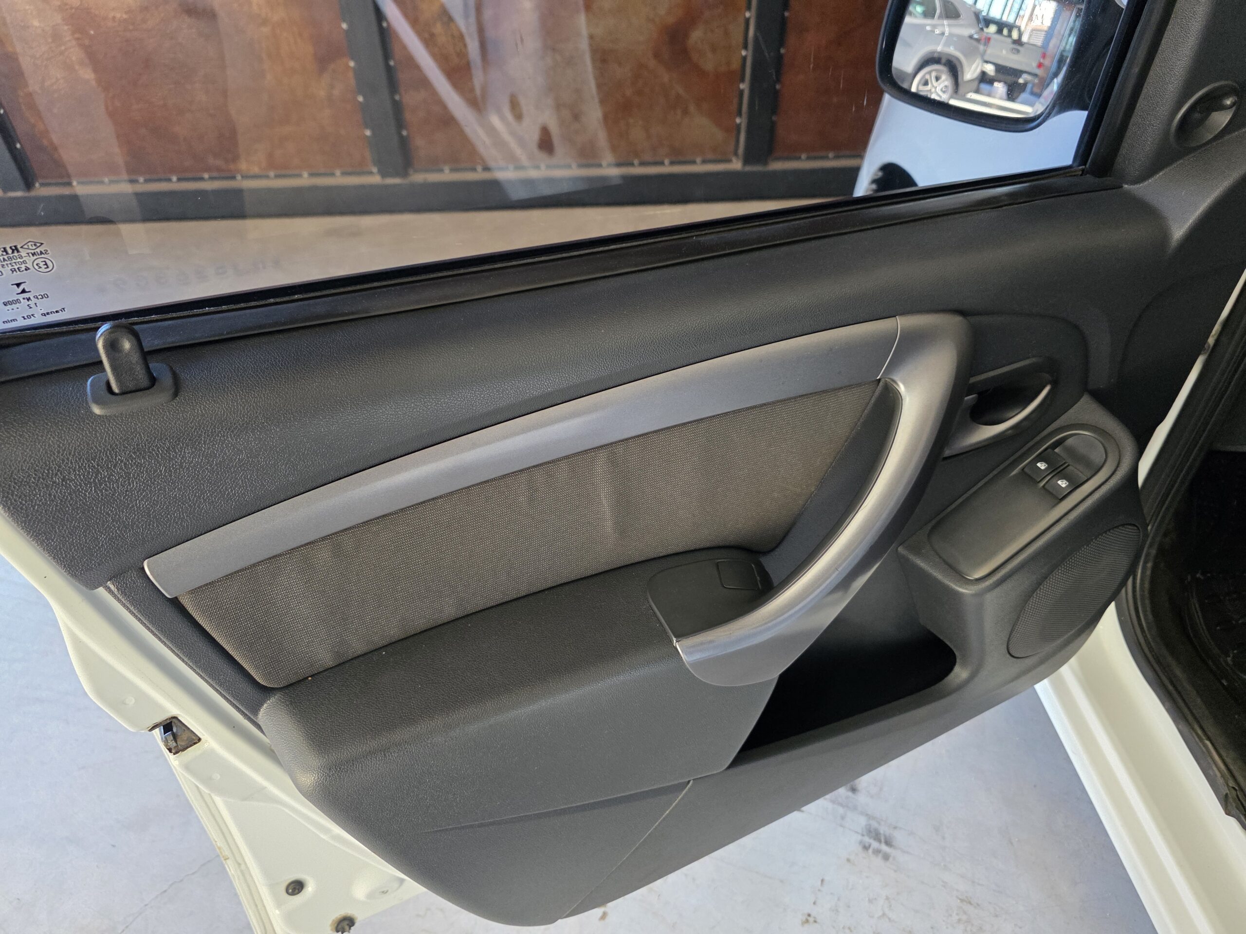 
								Renault Sandero full									
