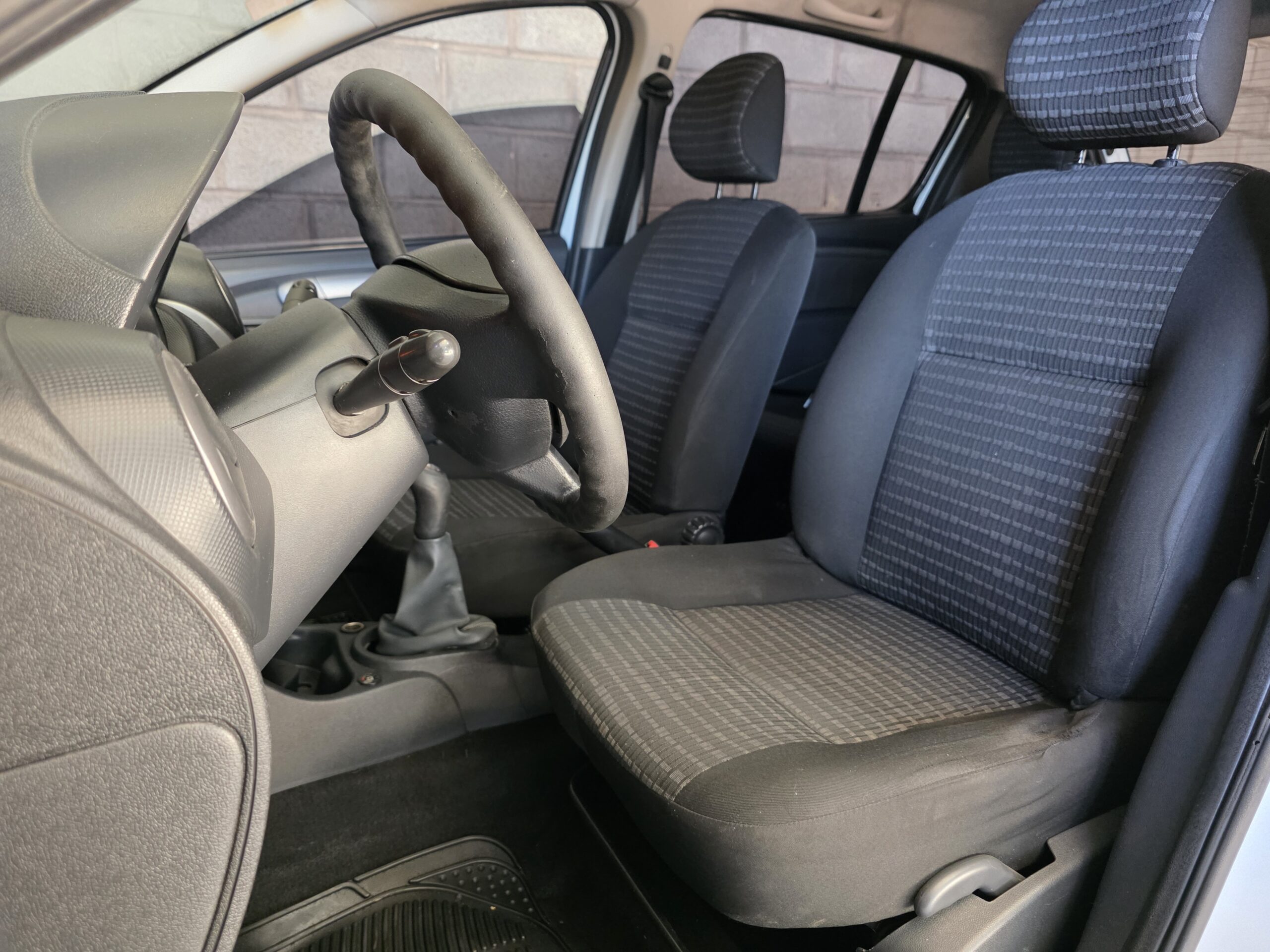 
								Renault Sandero full									