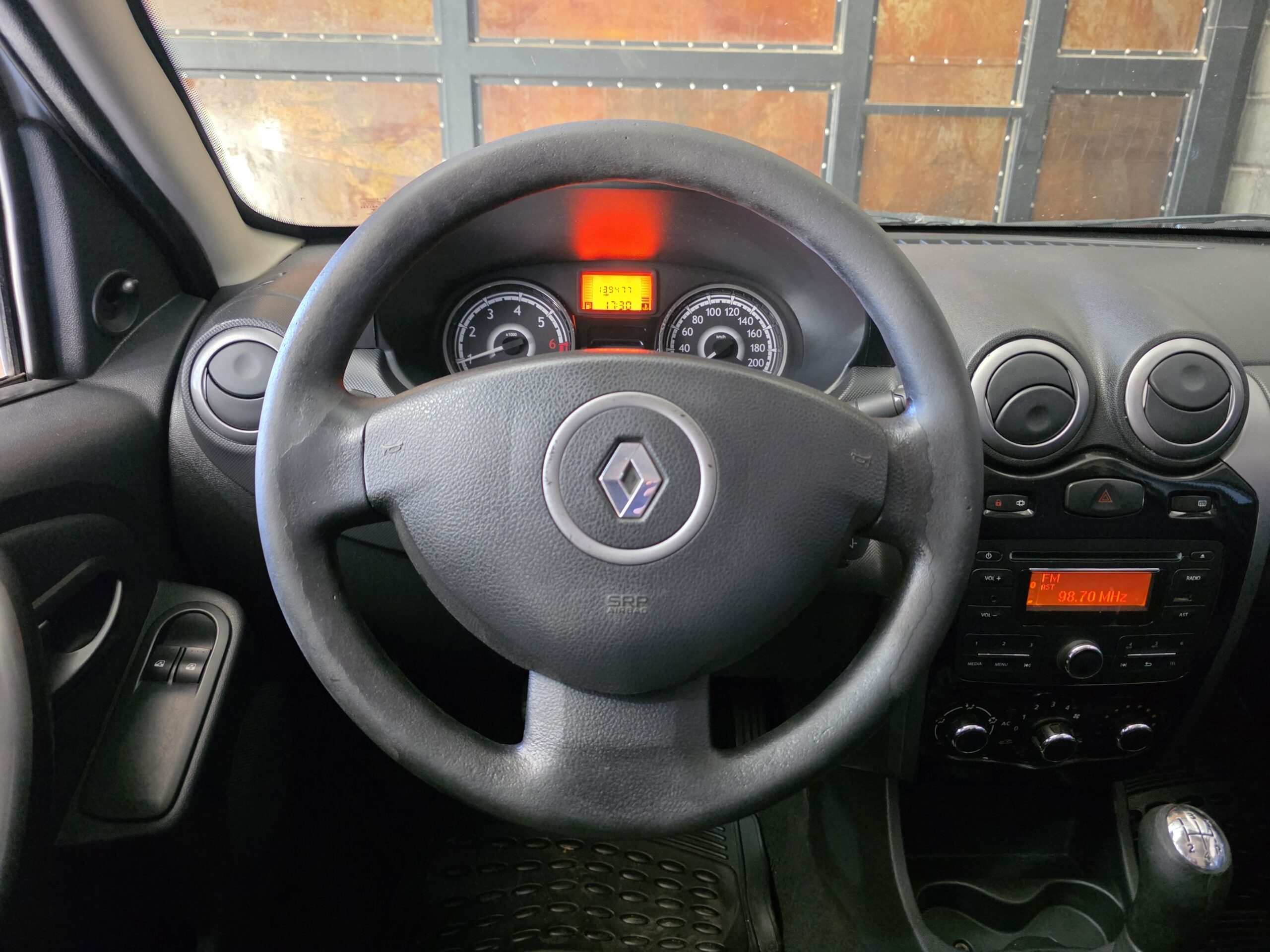 
								Renault Sandero full									