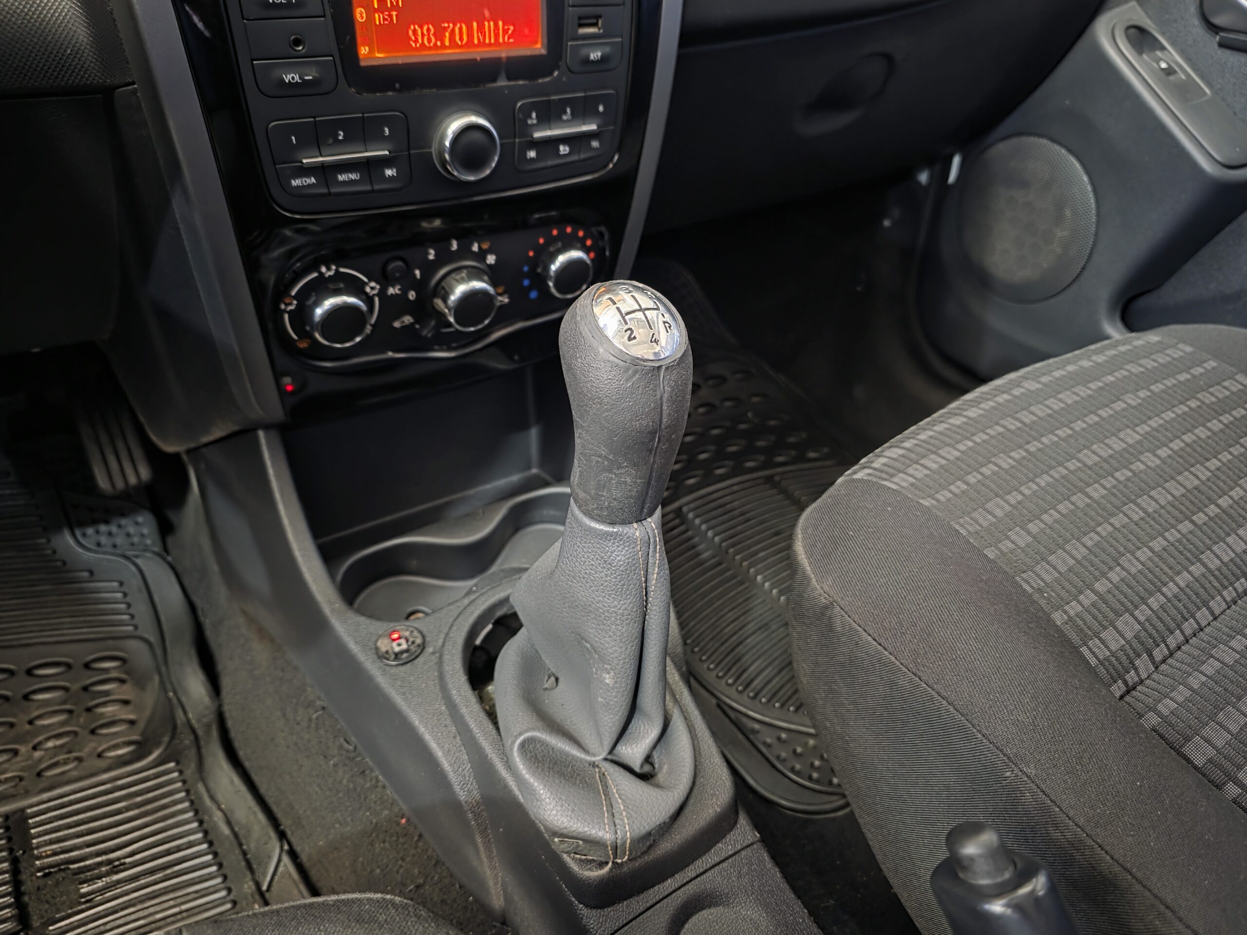 
								Renault Sandero full									