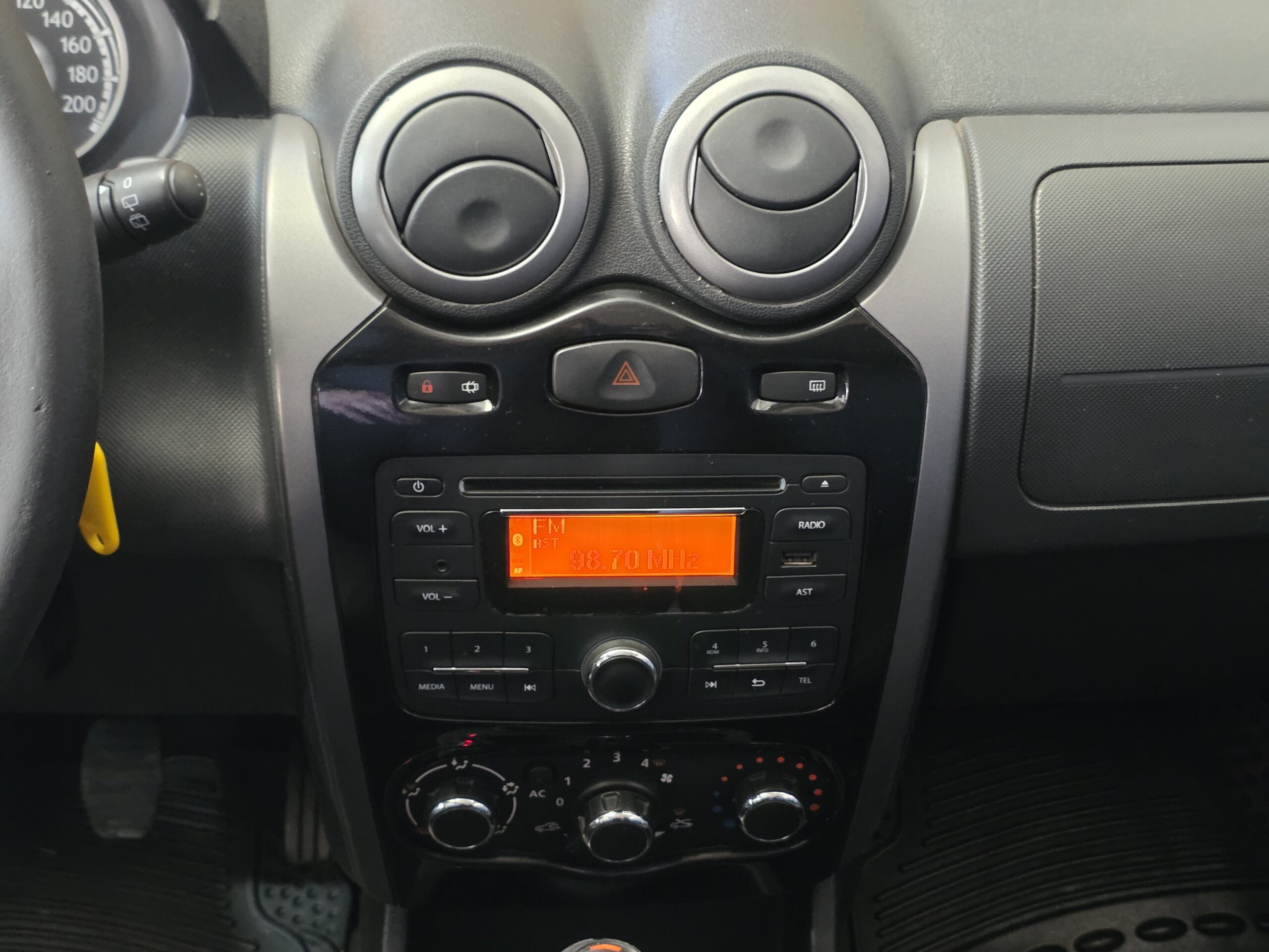 
								Renault Sandero full									