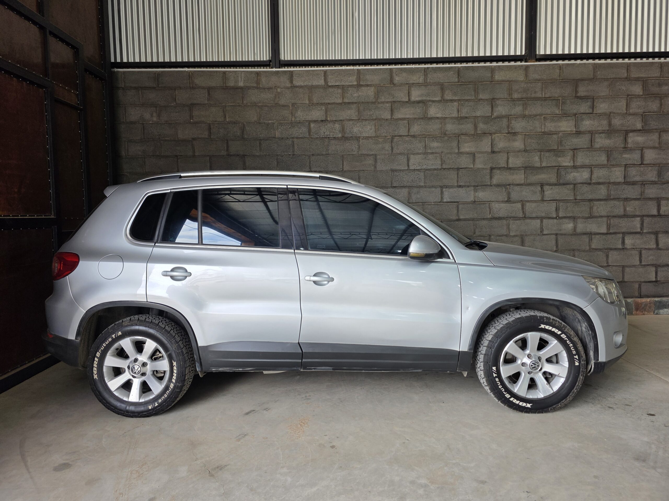 
								Volkswagen Tiguan full									