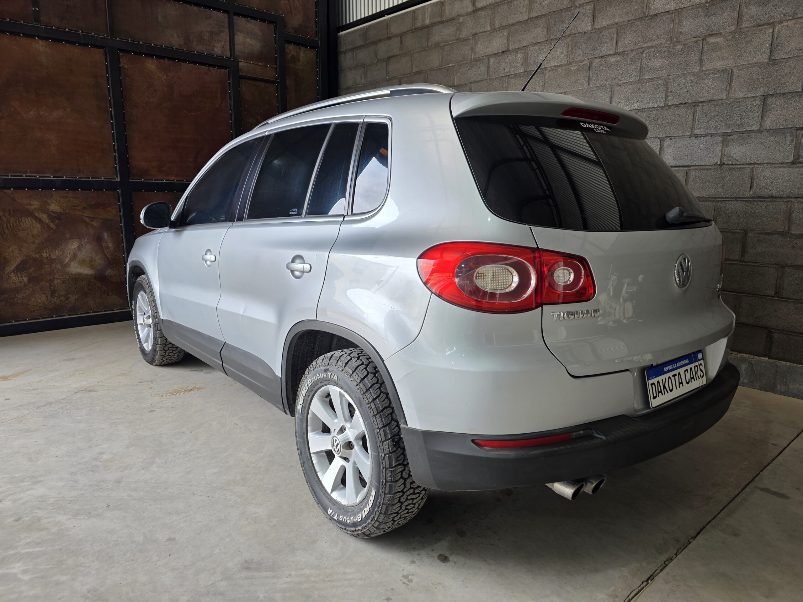 
								Volkswagen Tiguan full									