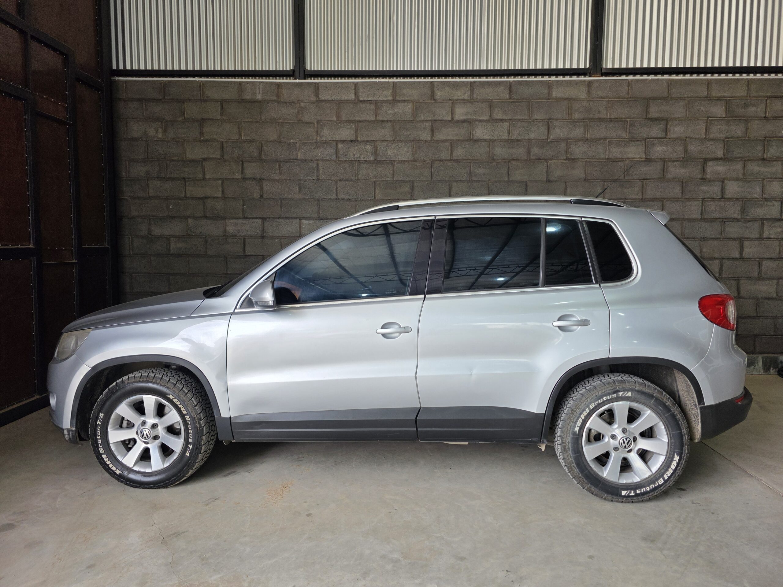 
								Volkswagen Tiguan full									