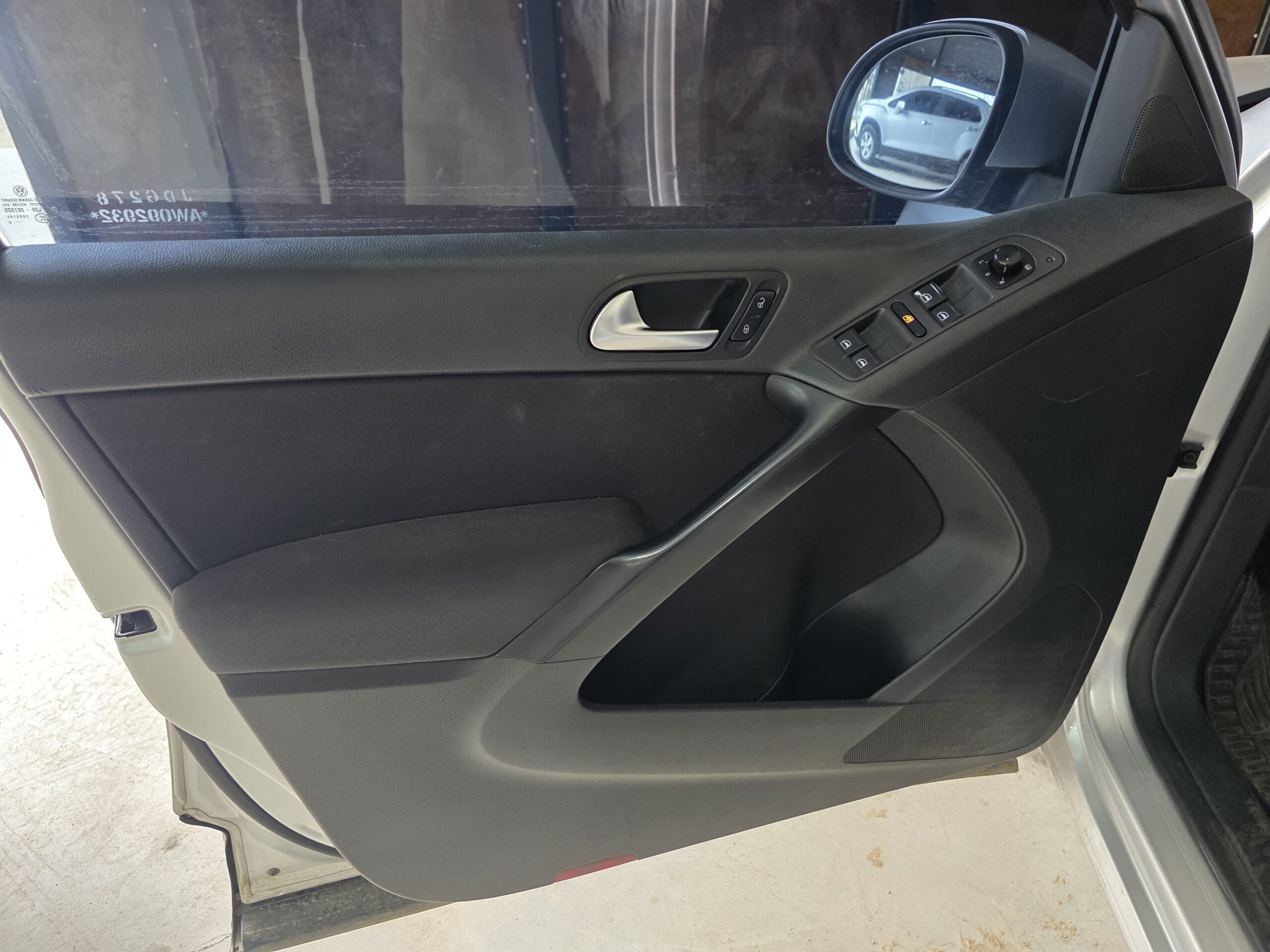 
								Volkswagen Tiguan full									