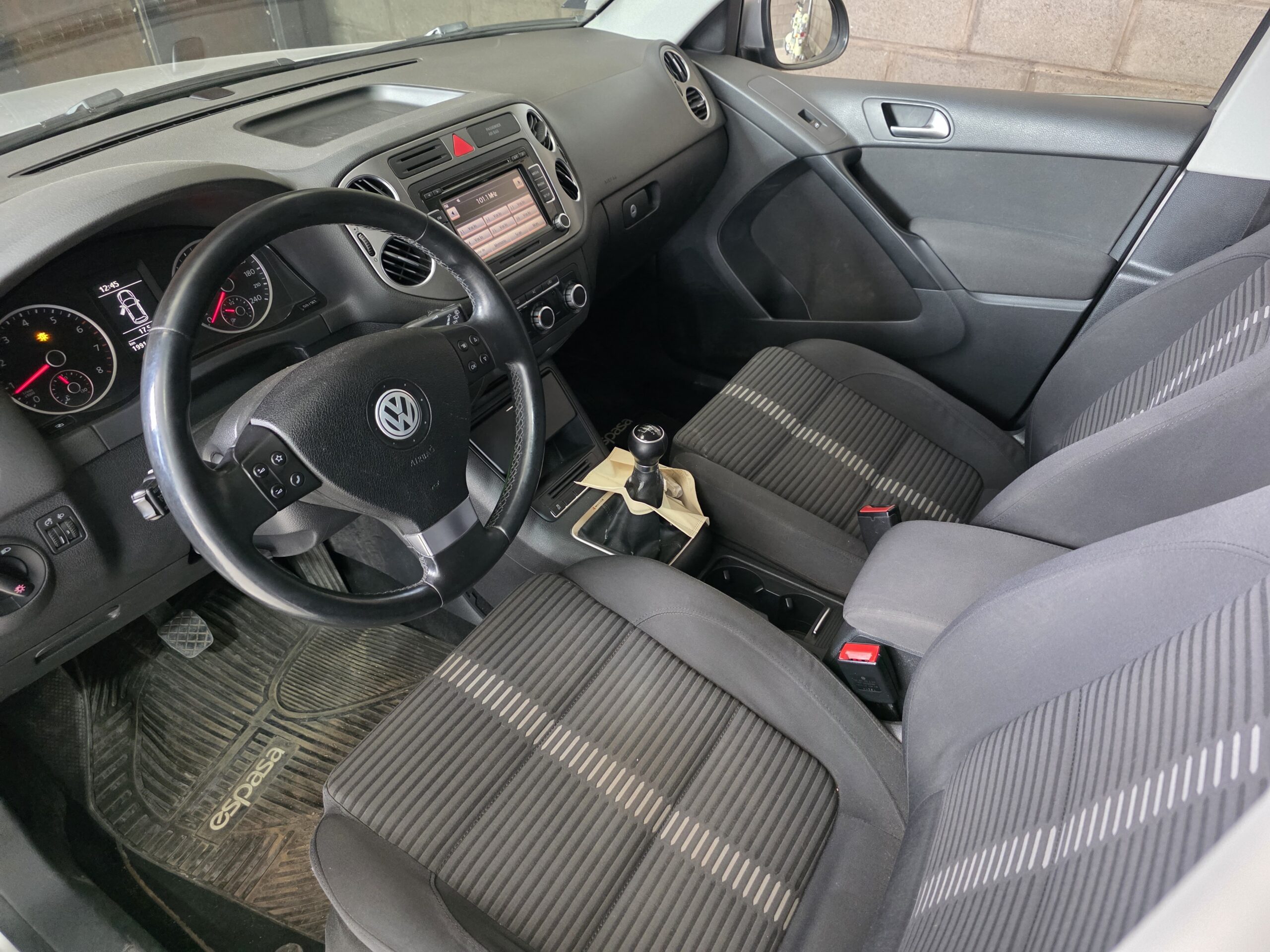 
								Volkswagen Tiguan full									