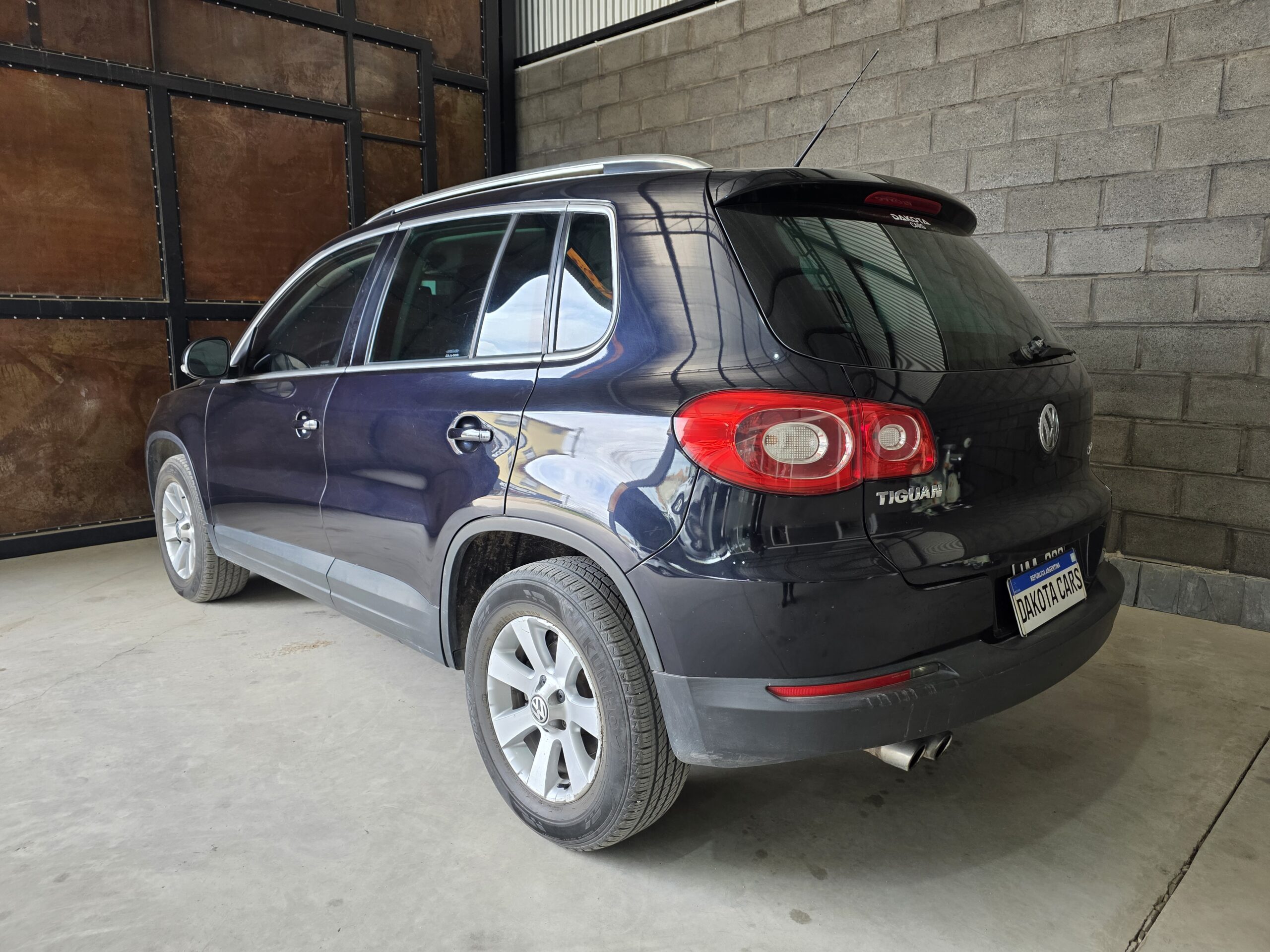 
								Volkswagen Tiguan full									