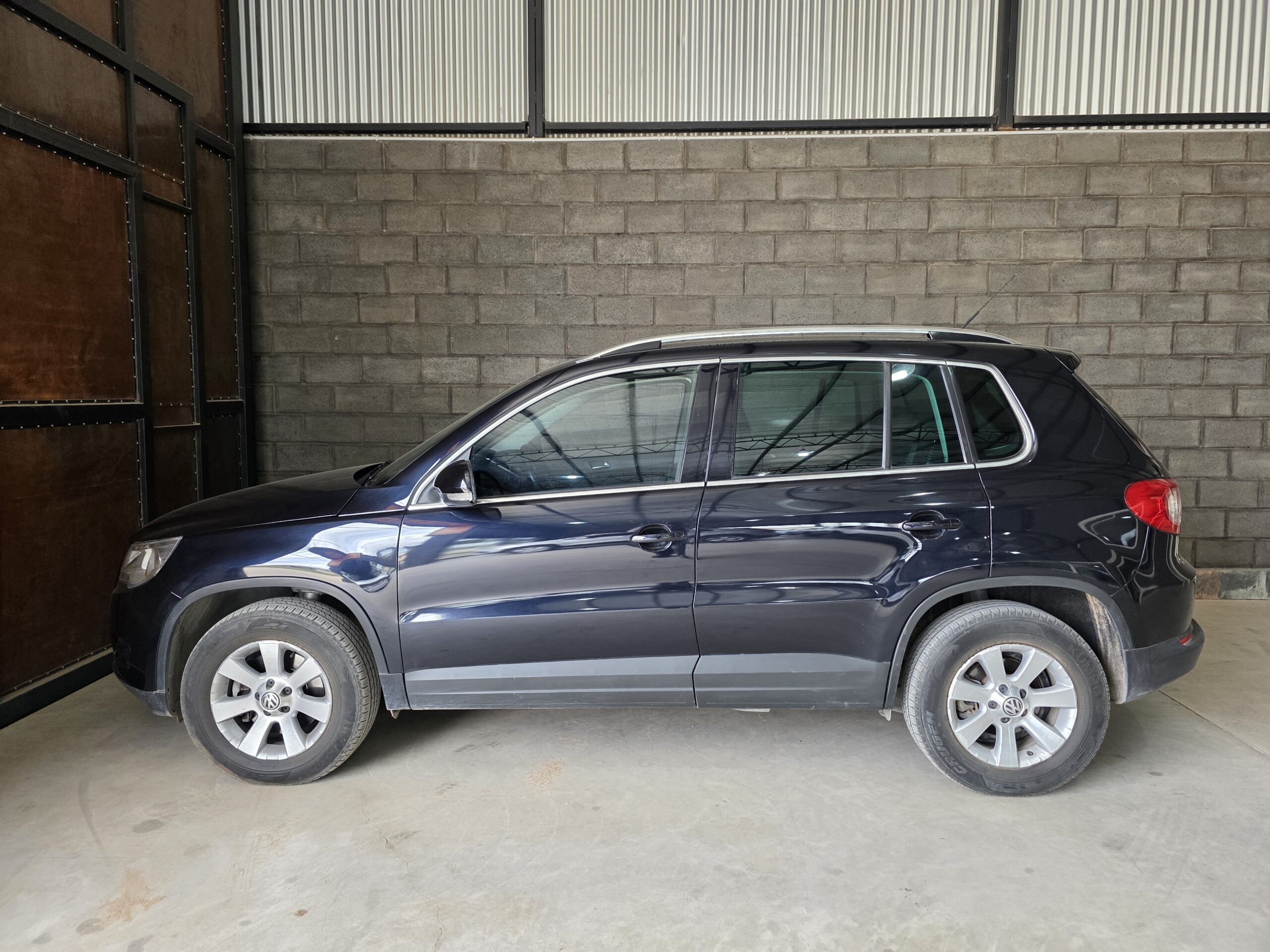 
								Volkswagen Tiguan full									