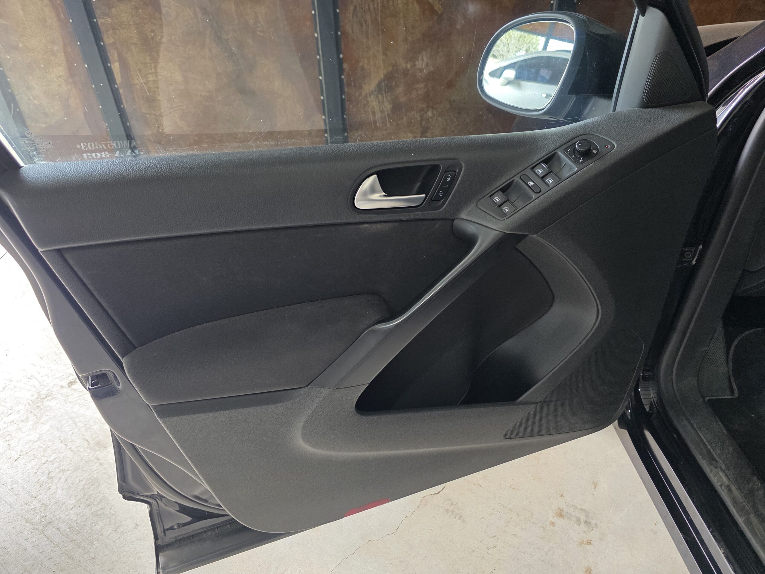 
								Volkswagen Tiguan full									
