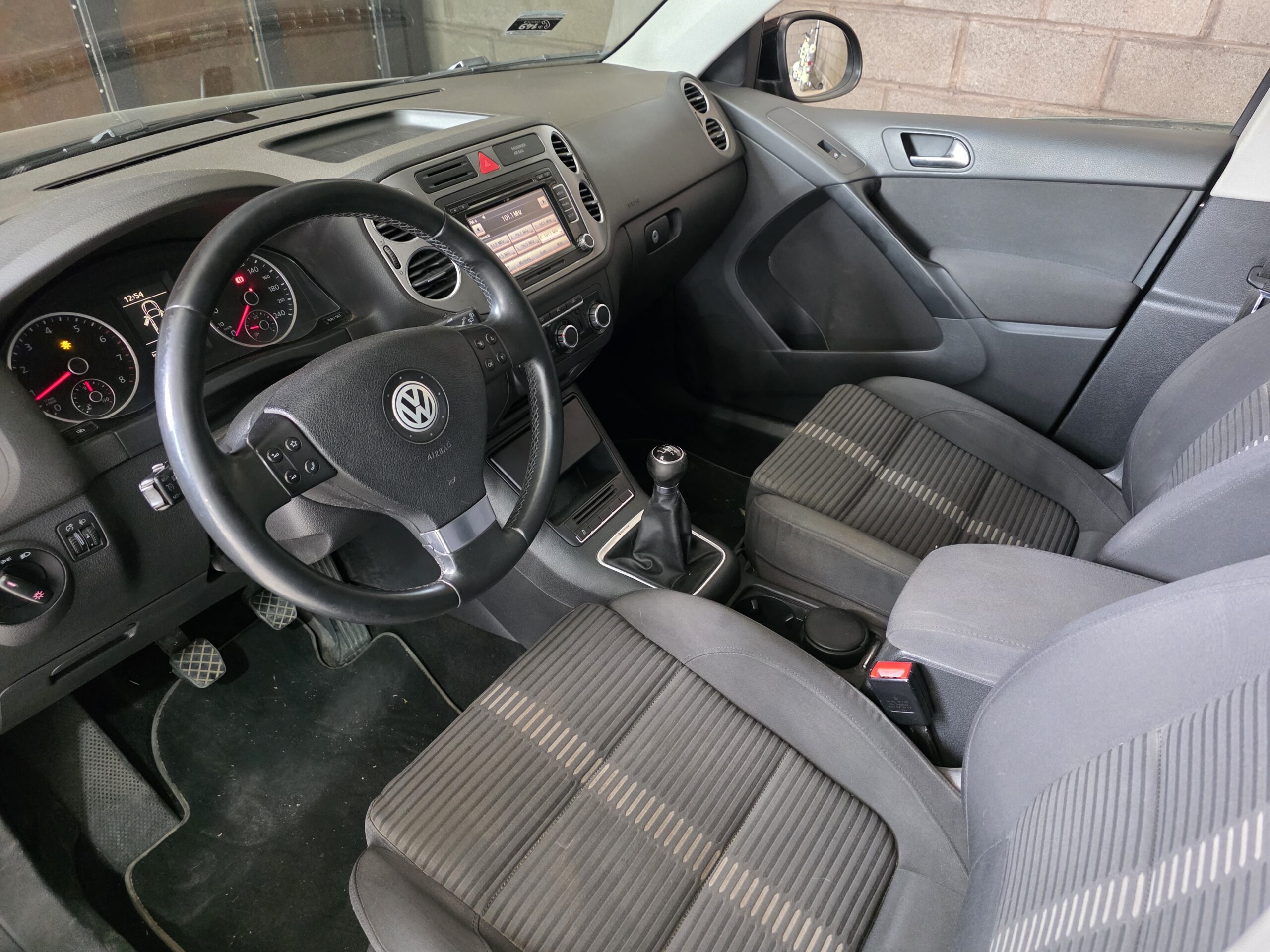 
								Volkswagen Tiguan full									