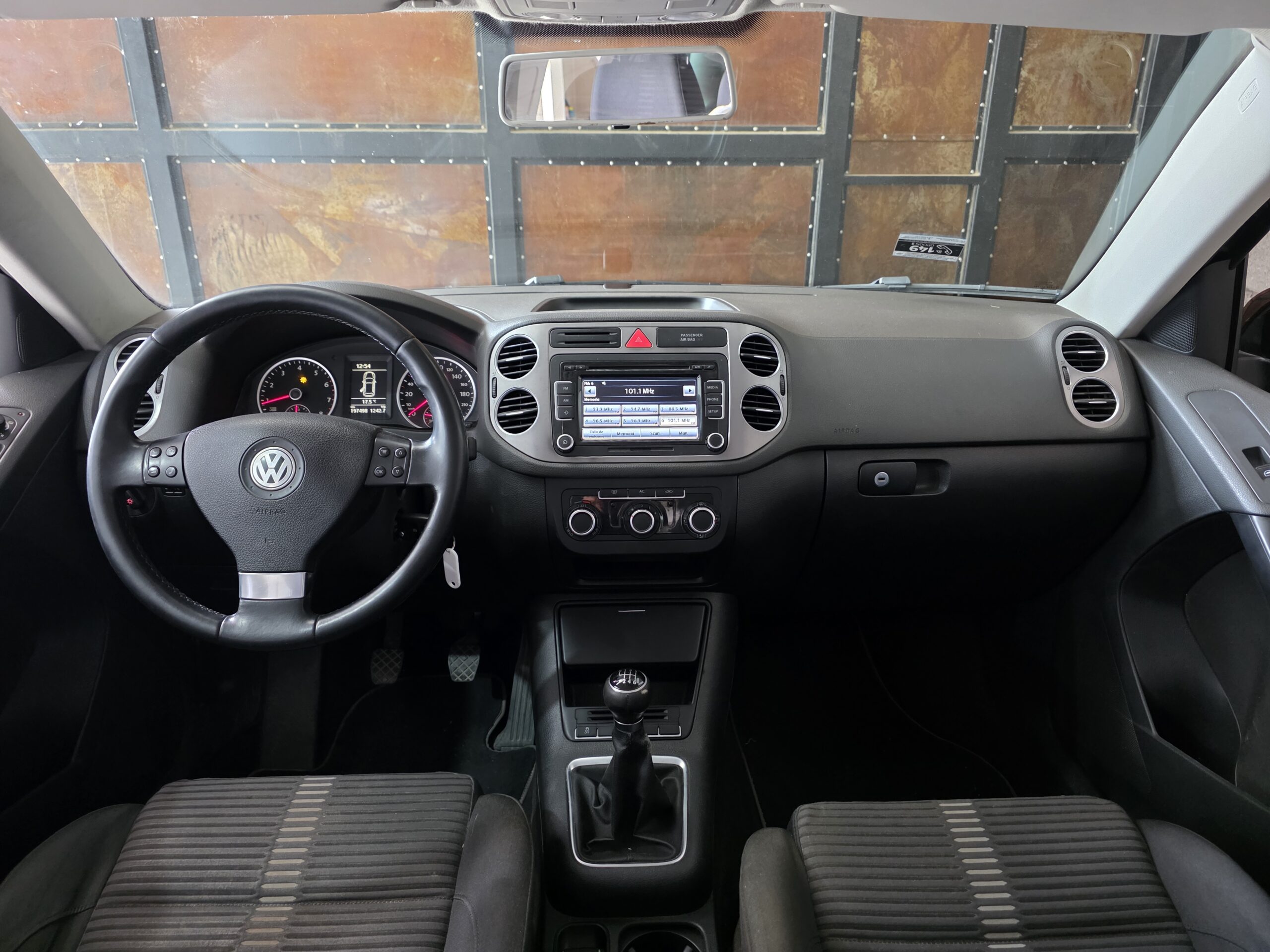 
								Volkswagen Tiguan full									