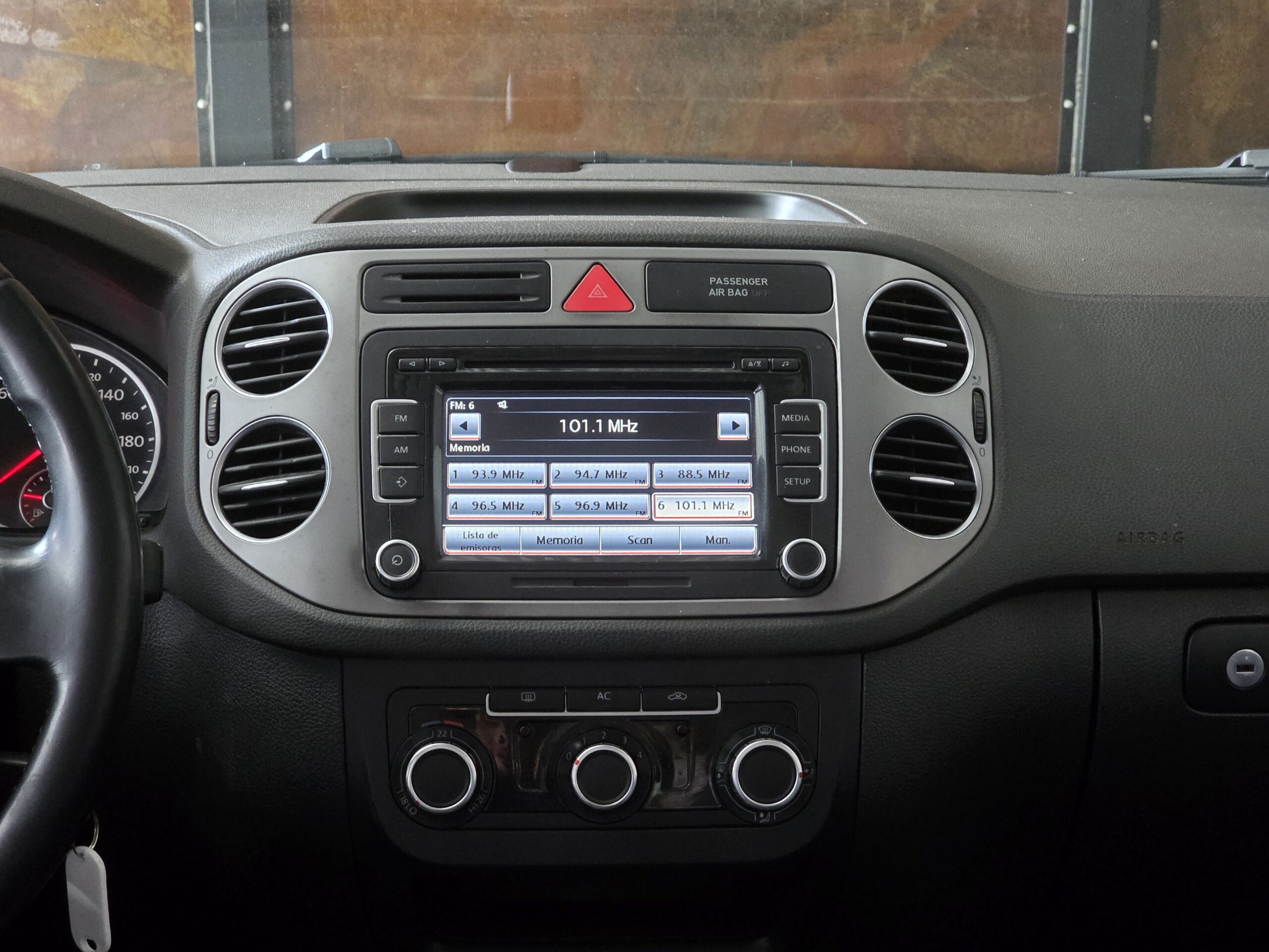
								Volkswagen Tiguan full									
