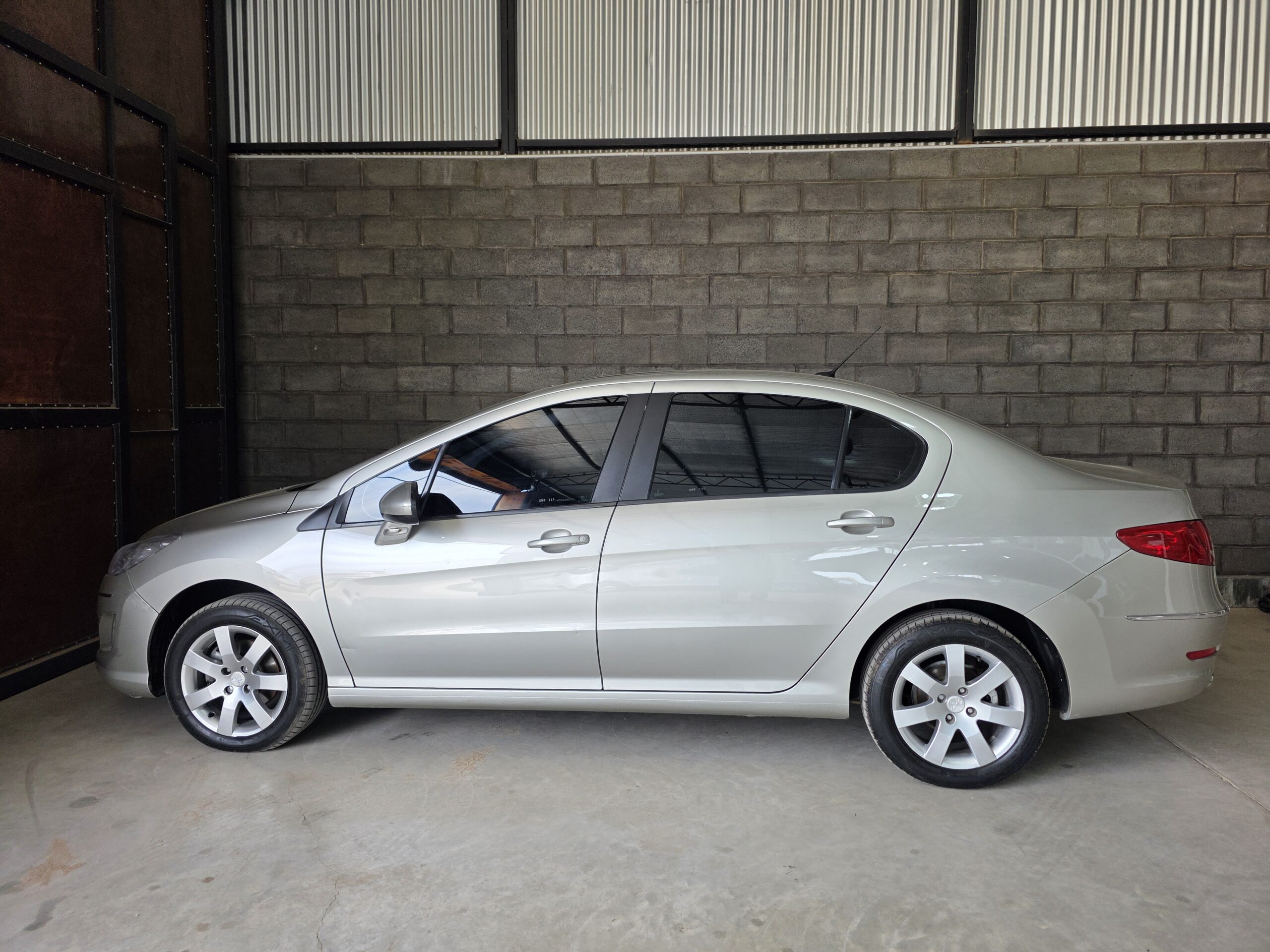 
								Peugeot 408 HDI full									