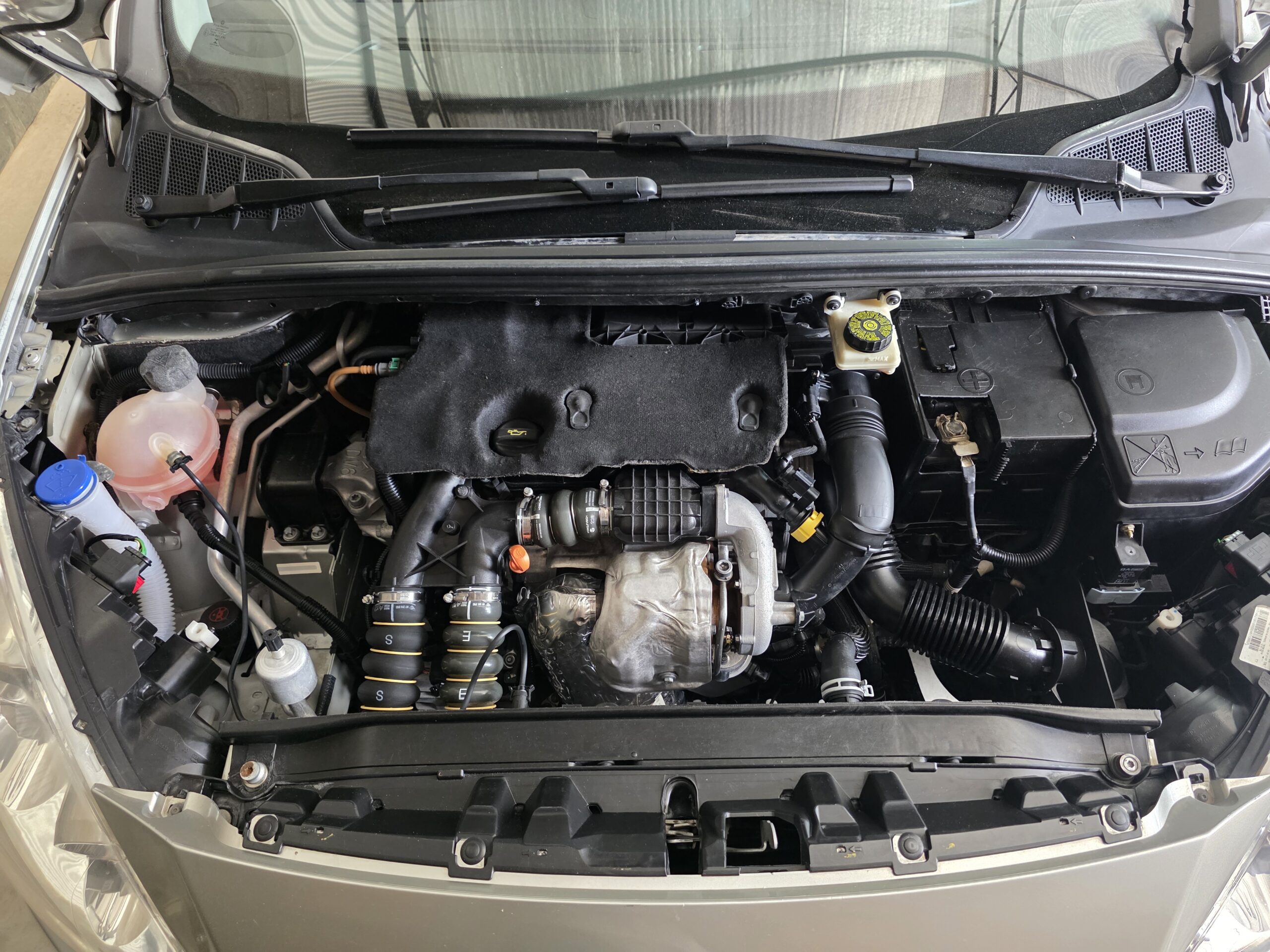 
								Peugeot 408 HDI full									